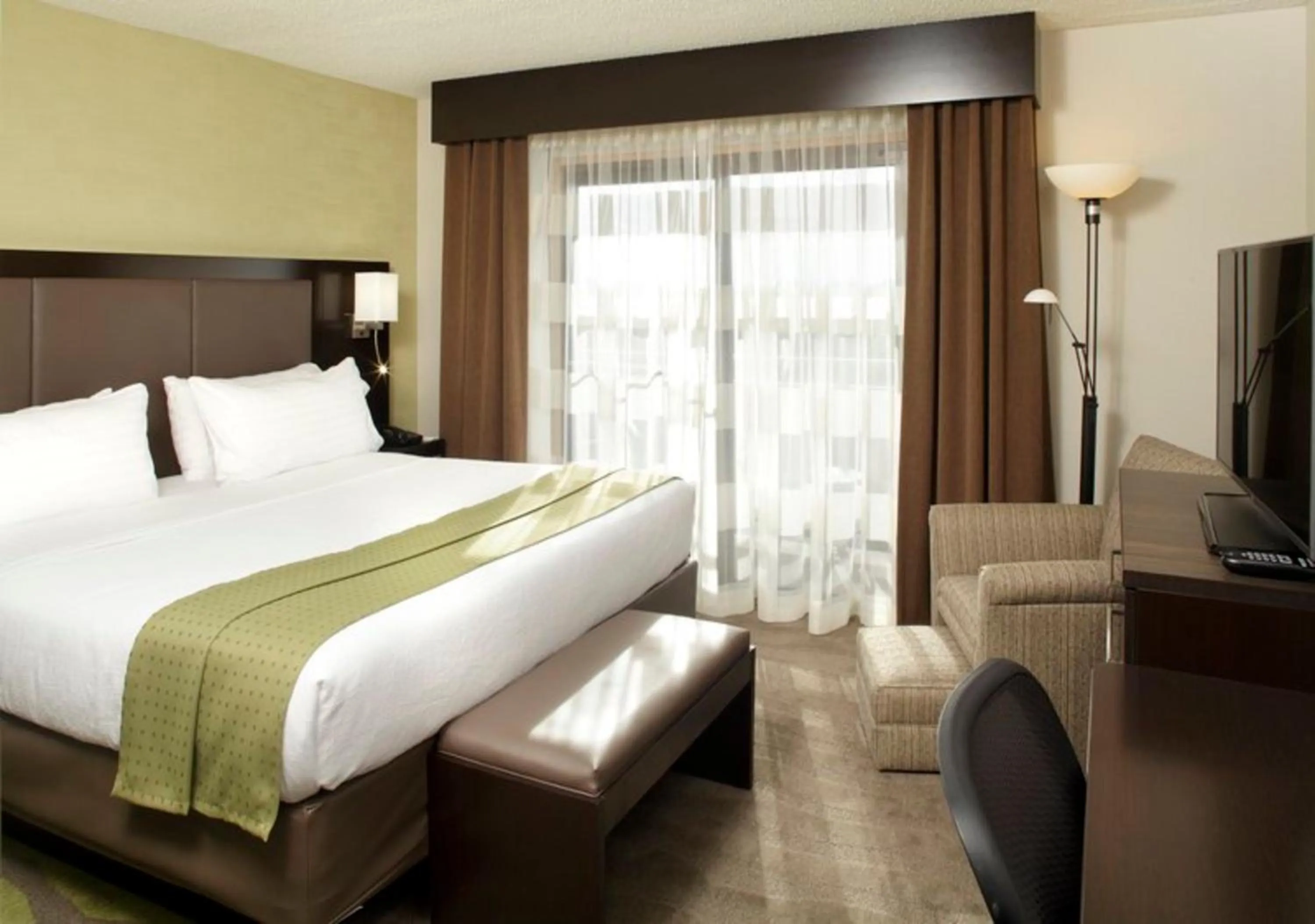 Photo of the whole room, Bed in Holiday Inn Wilkes Barre - East Mountain by IHG