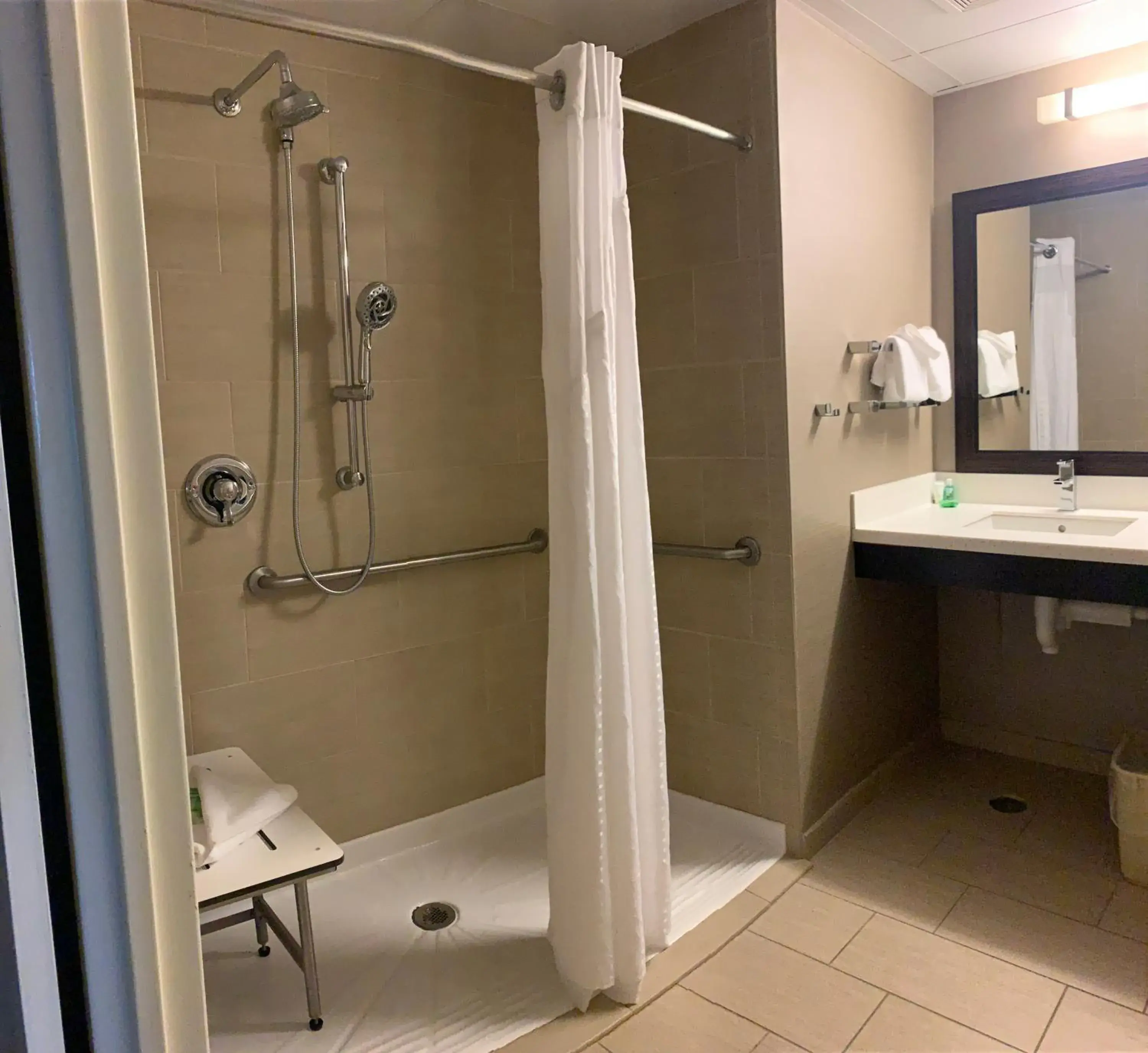 King Room with Roll-In Shower - Disability Access in Holiday Inn Wilkes Barre - East Mountain by IHG King Room with Roll-In Shower - Disability Access in Holiday Inn Wilkes Barre - East Mountain by IHG