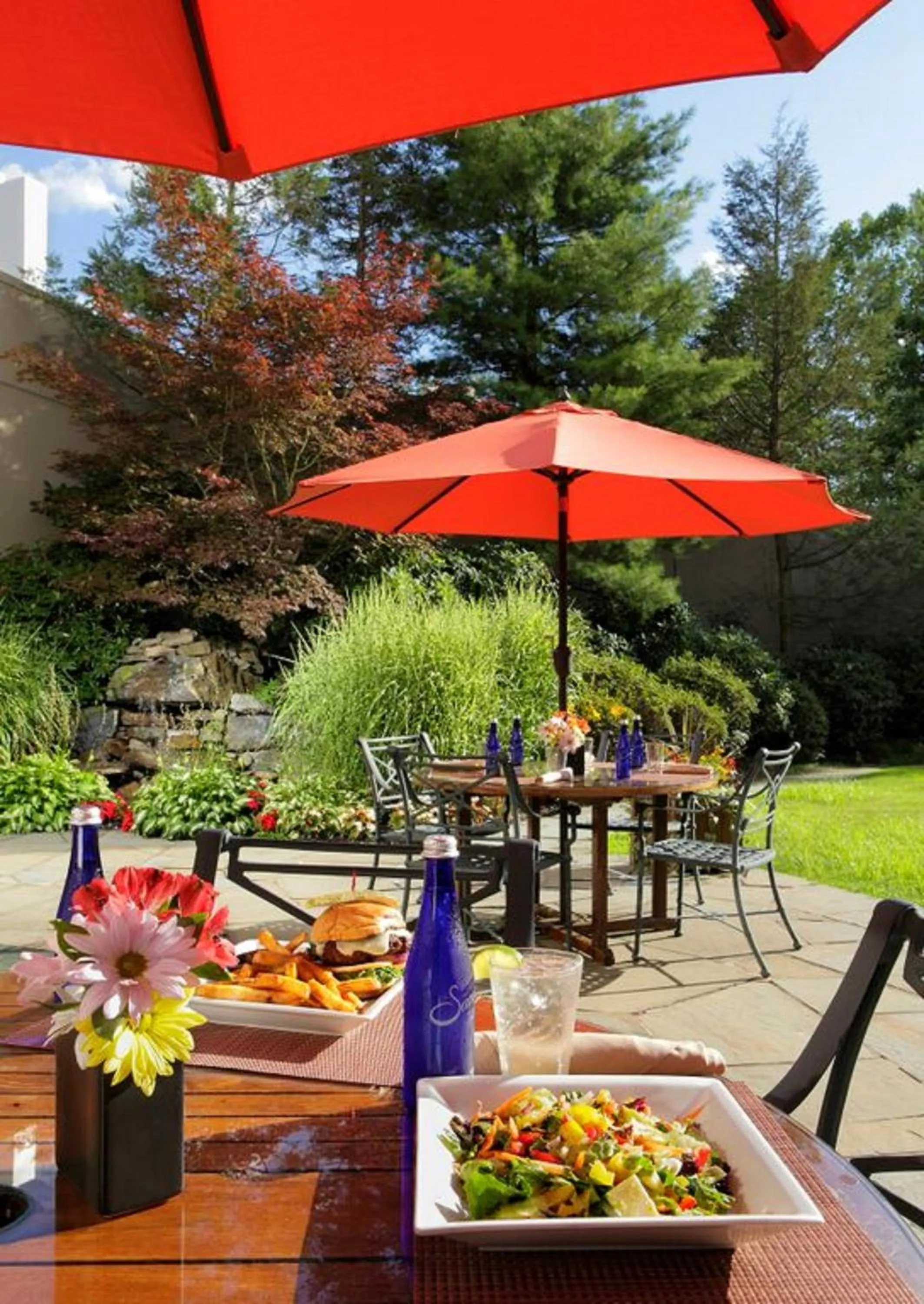 Lounge or bar in Holiday Inn Wilkes Barre - East Mountain by IHG