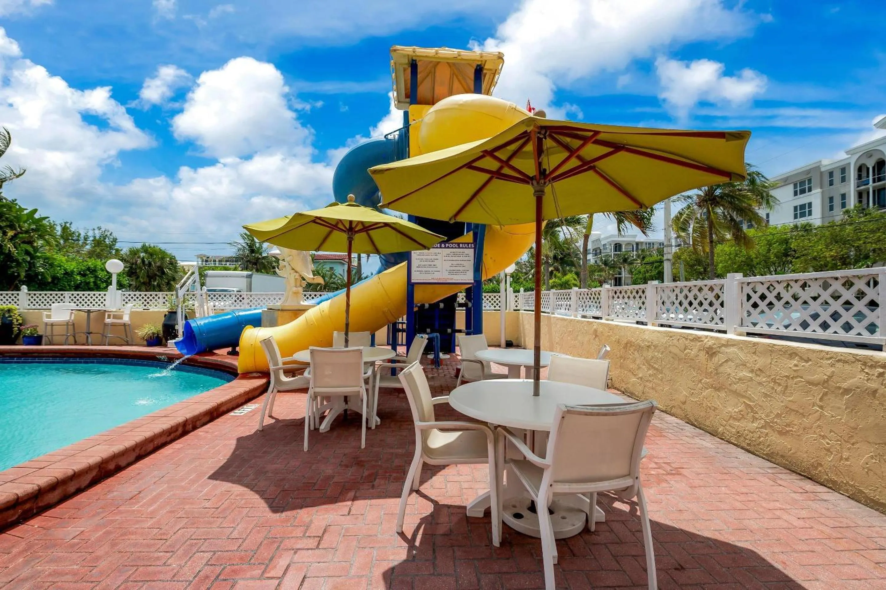 Swimming pool in Comfort Inn Oceanside Deerfield Beach