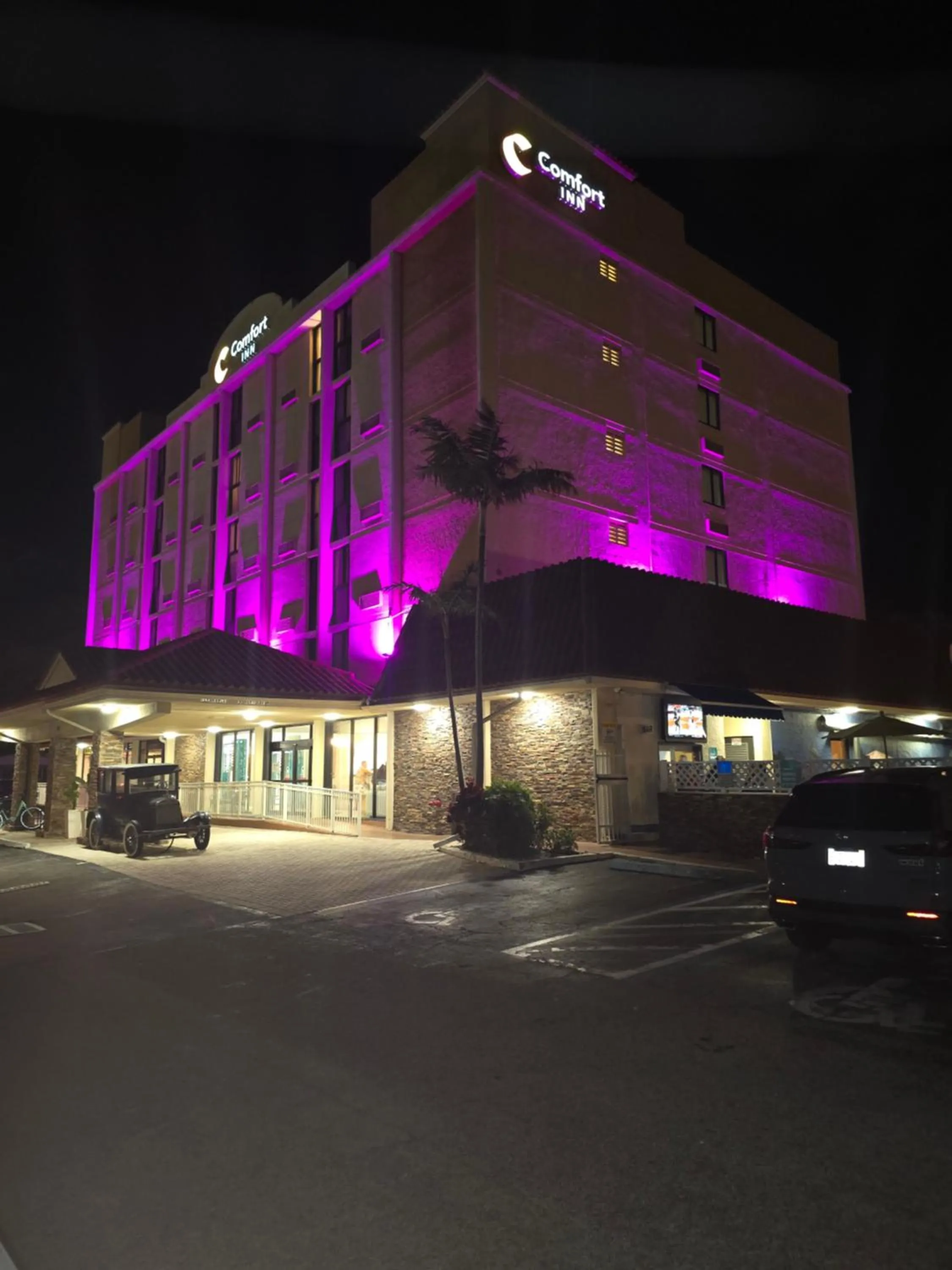 Property building in Comfort Inn Oceanside Deerfield Beach