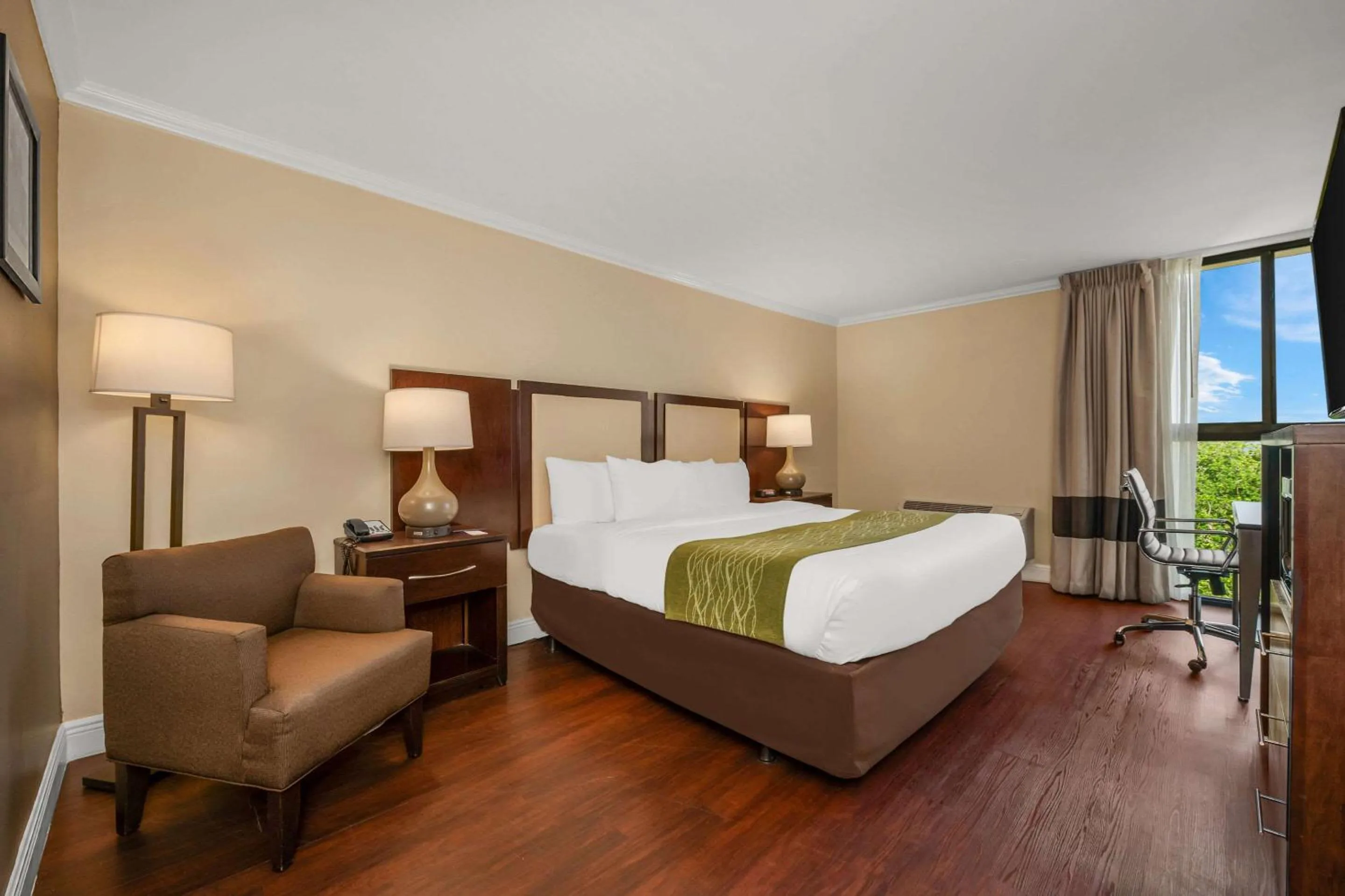 King Room - Non-Smoking in Comfort Inn Oceanside Deerfield Beach