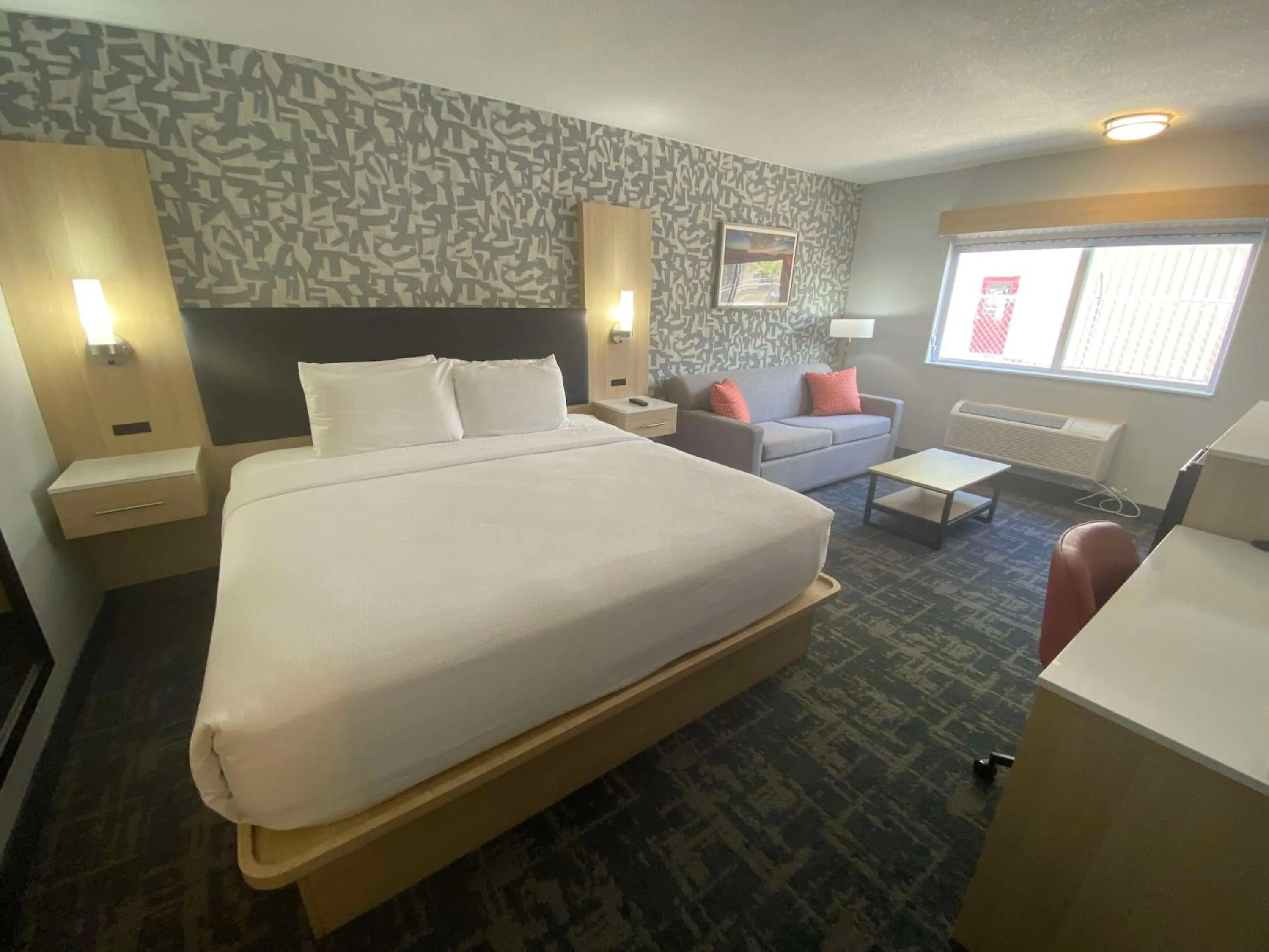 Bedroom, Bed in Best Western Montrose Inn