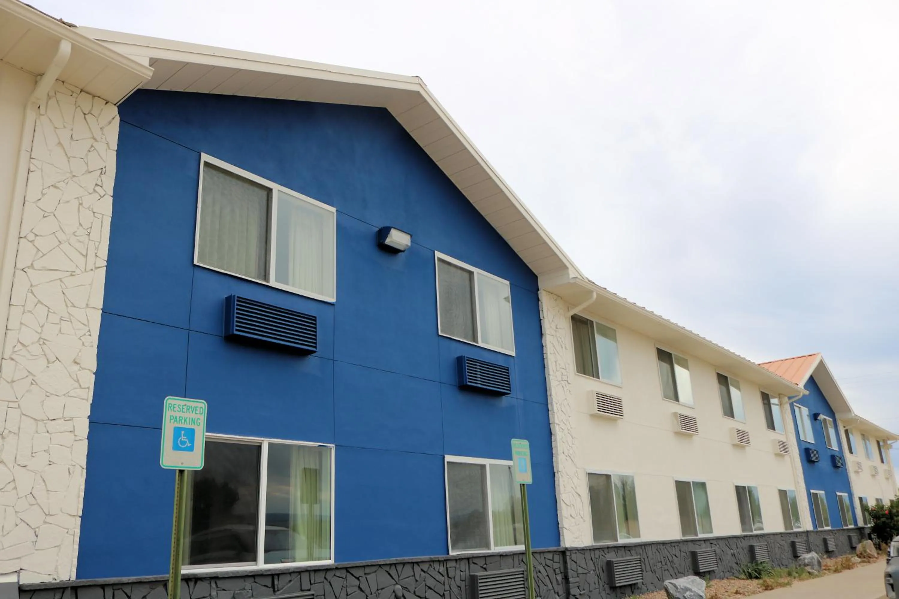 Property building in Best Western Montrose Inn