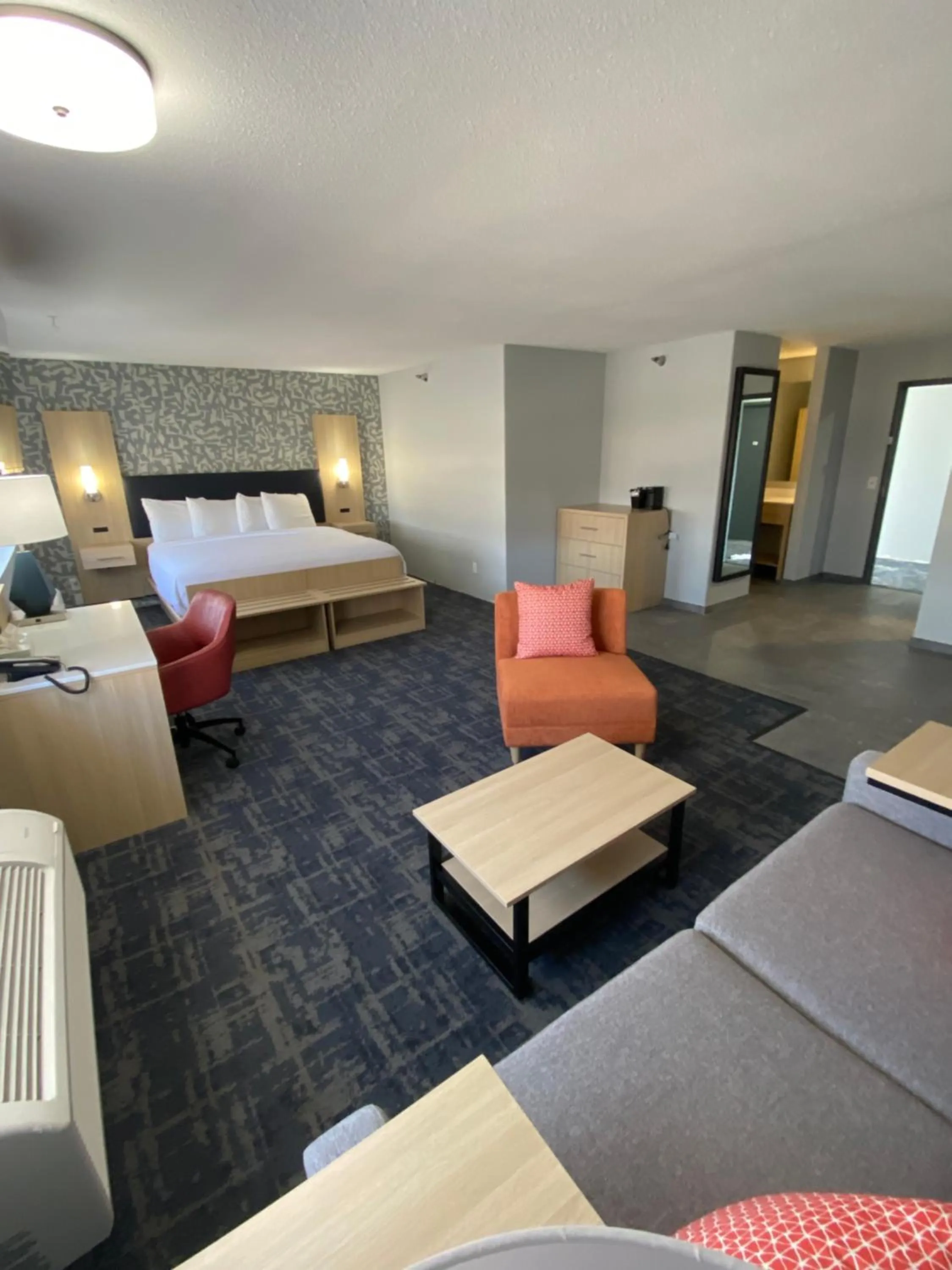 Living room, Bed in Best Western Montrose Inn