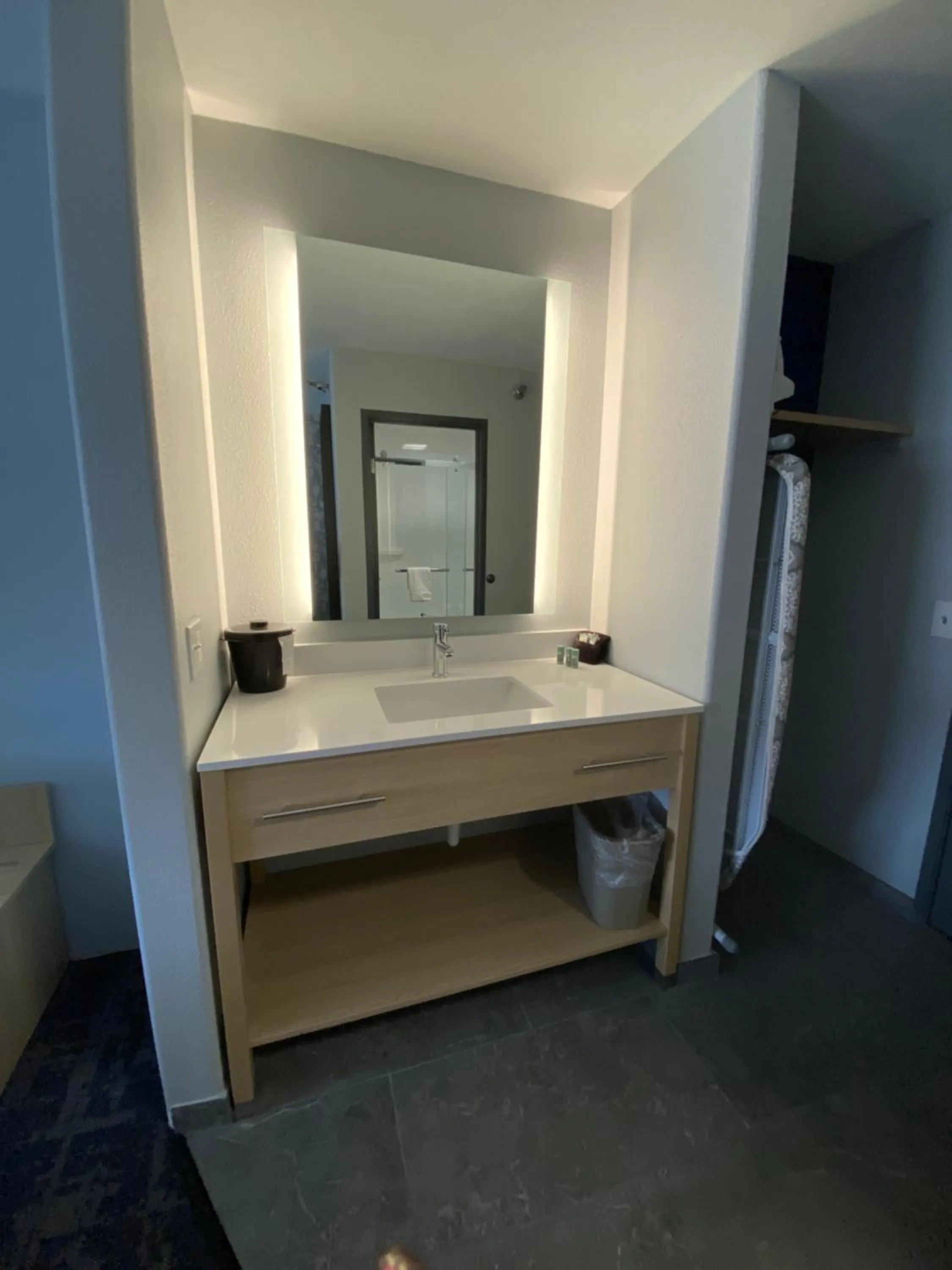 Bedroom, Bed in Best Western Montrose Inn