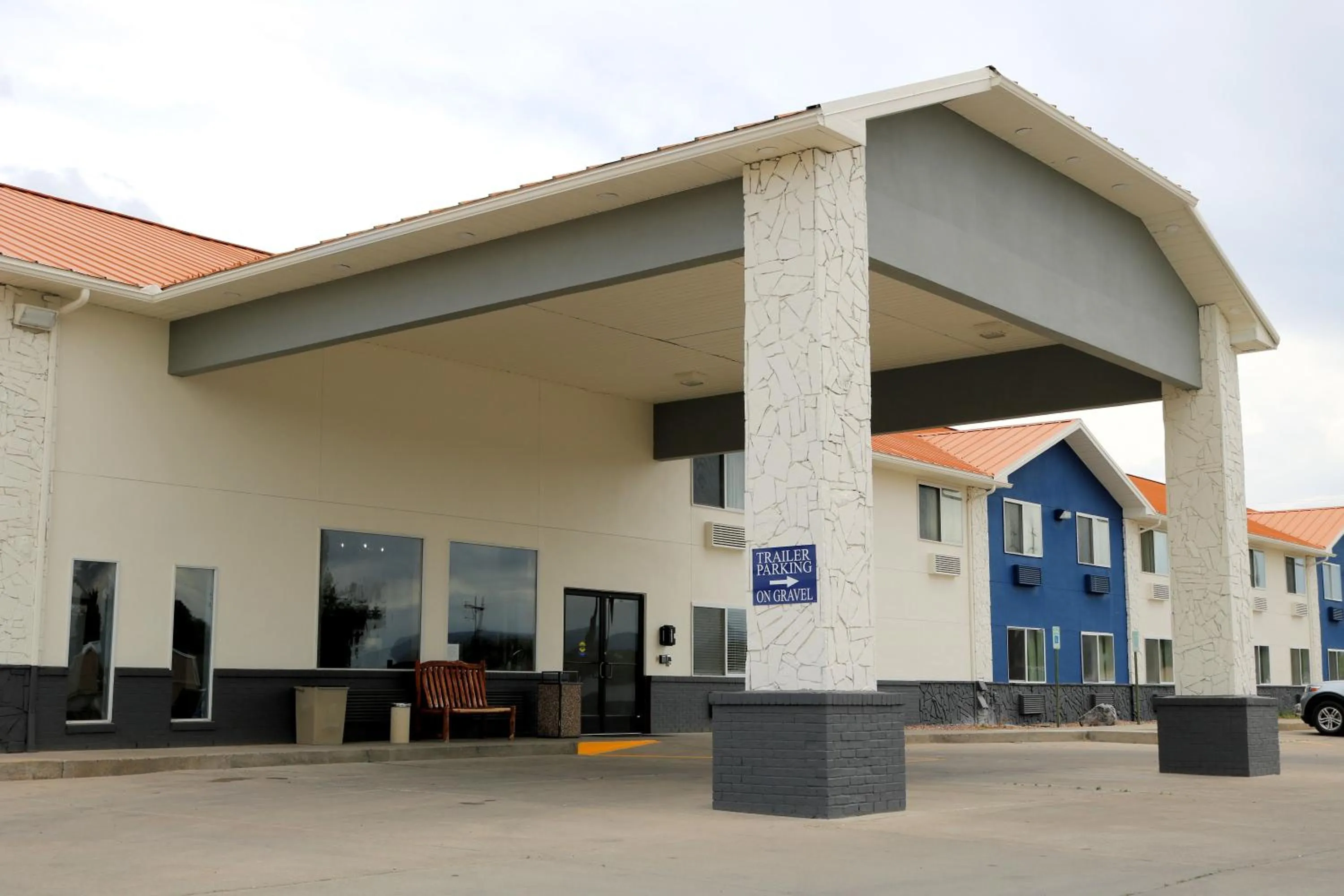 Property building in Best Western Montrose Inn