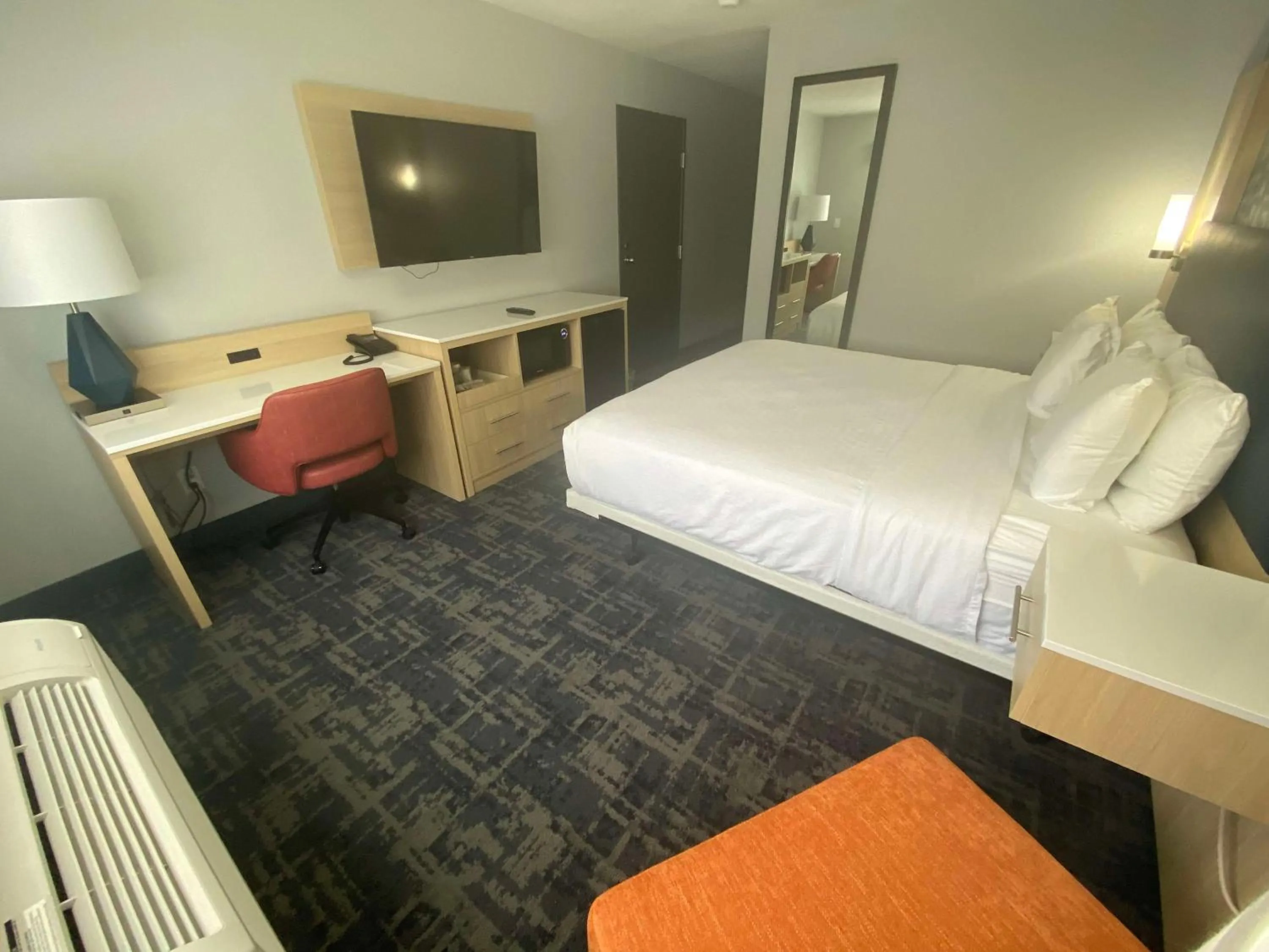 Bedroom, Bed in Best Western Montrose Inn