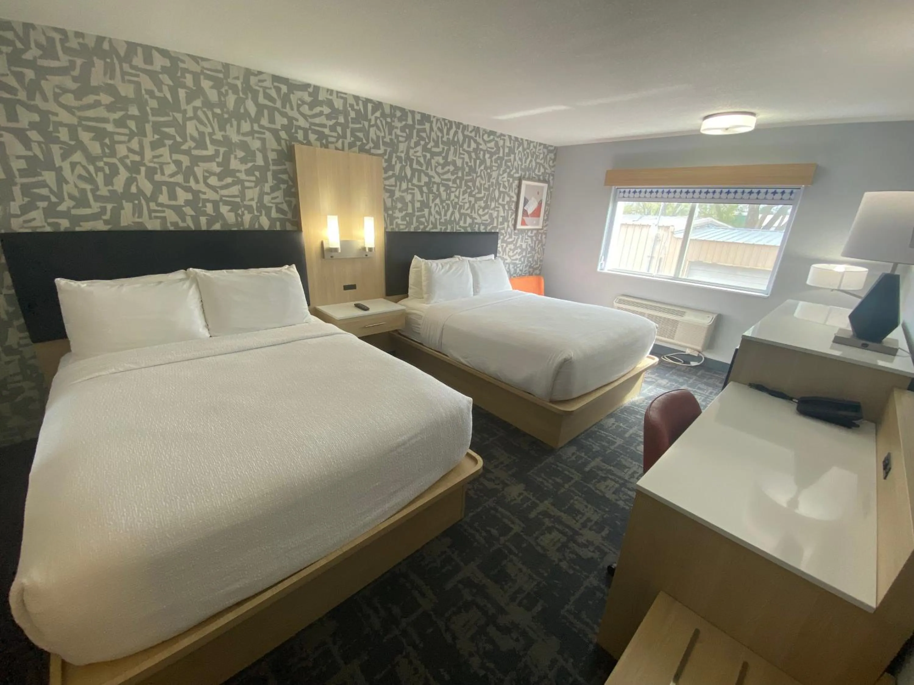 Bed in Best Western Montrose Inn