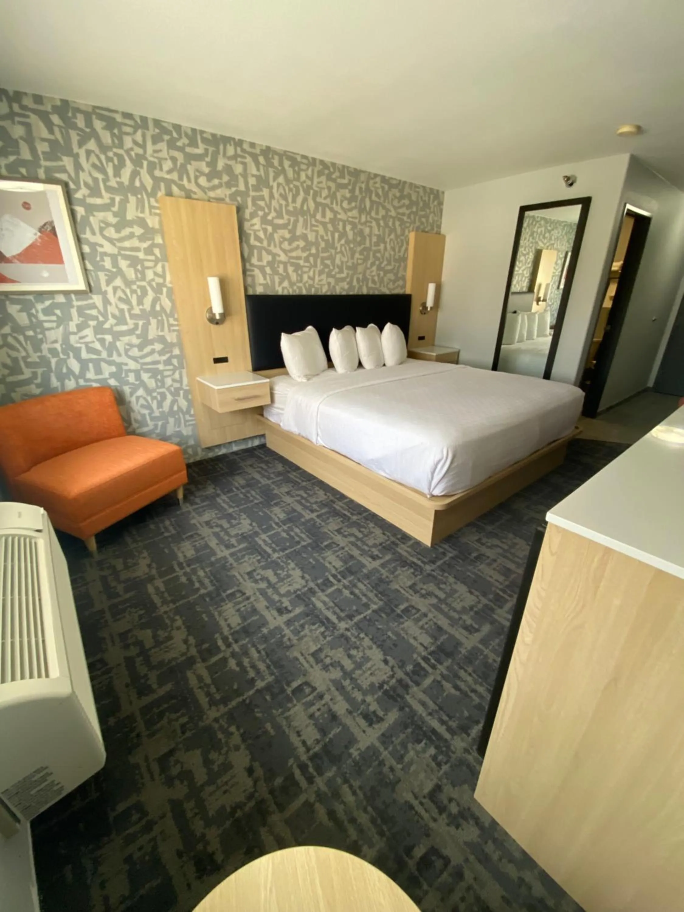 Bedroom, Bed in Best Western Montrose Inn