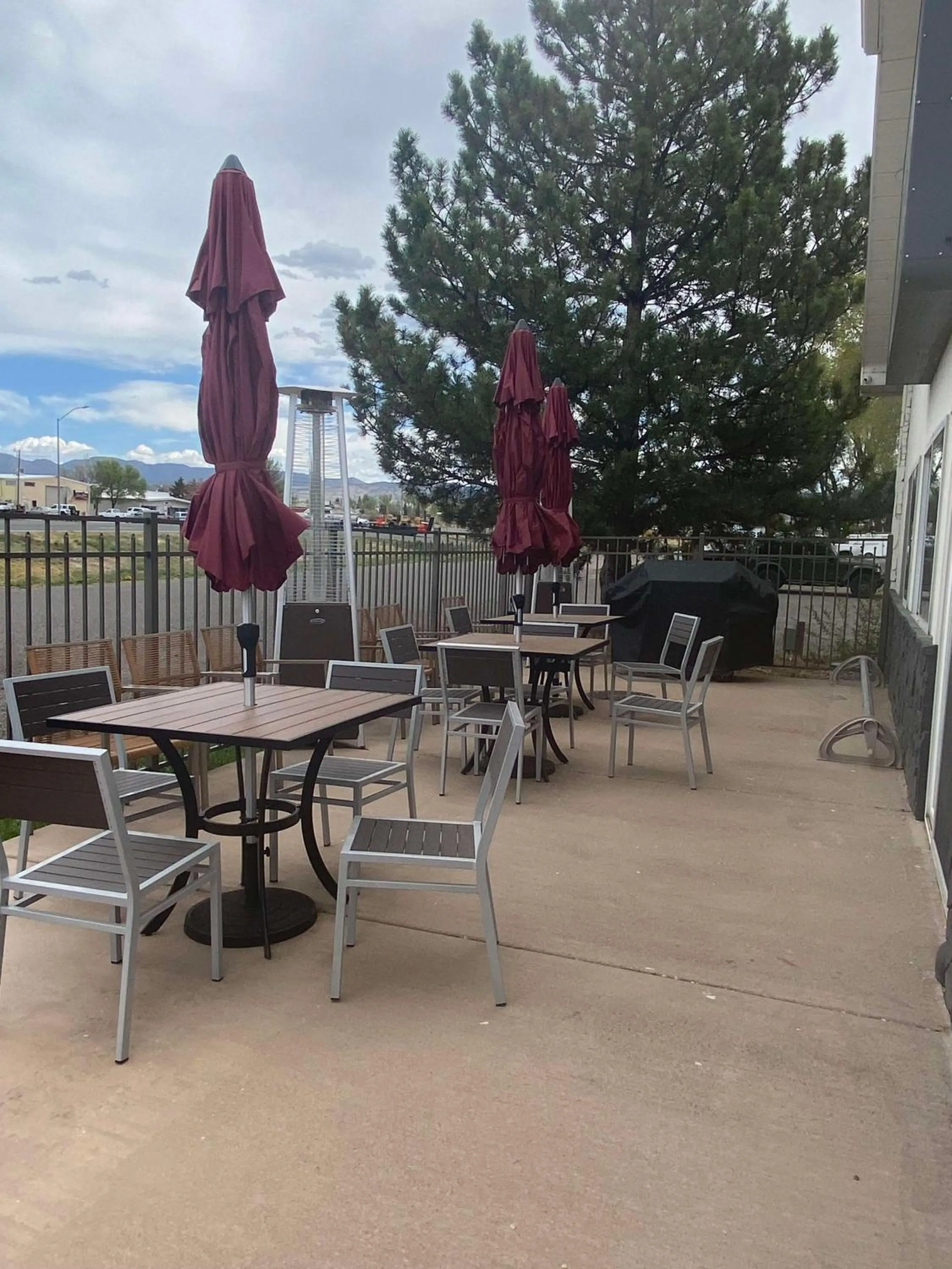 Property building in Best Western Montrose Inn