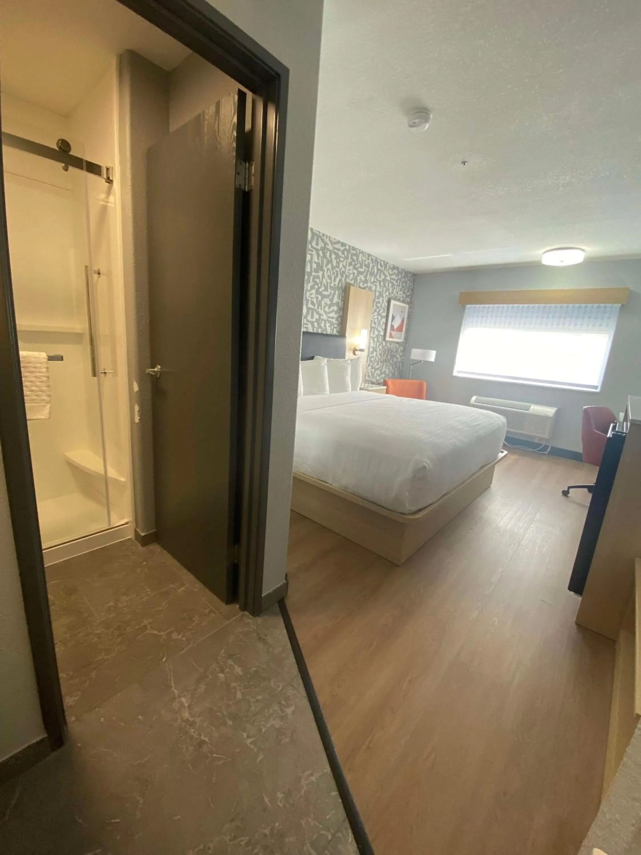 Bedroom, Bed in Best Western Montrose Inn