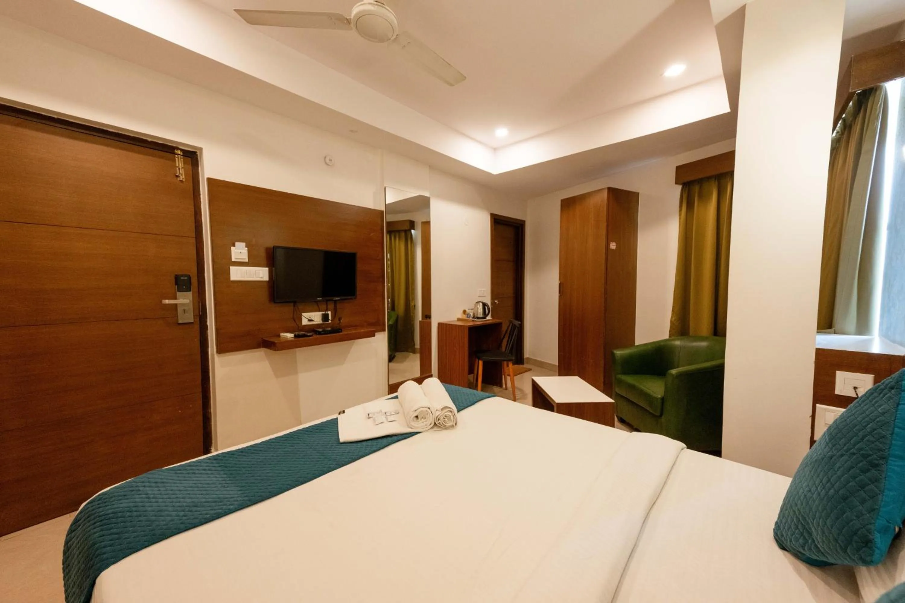 Bedroom, Bed in REGALIA INN &SUITES