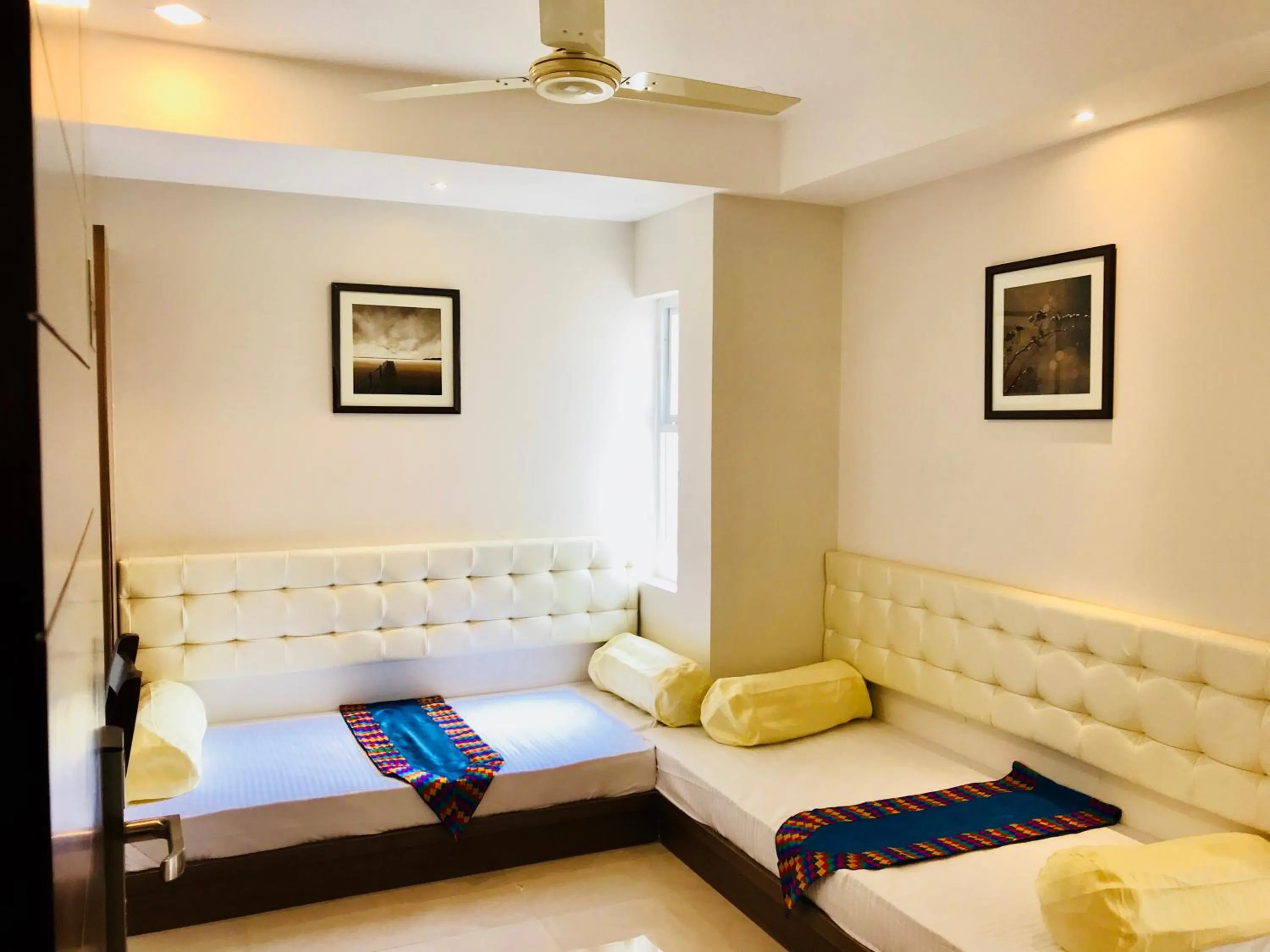 TV and multimedia, Bed in REGALIA INN &SUITES