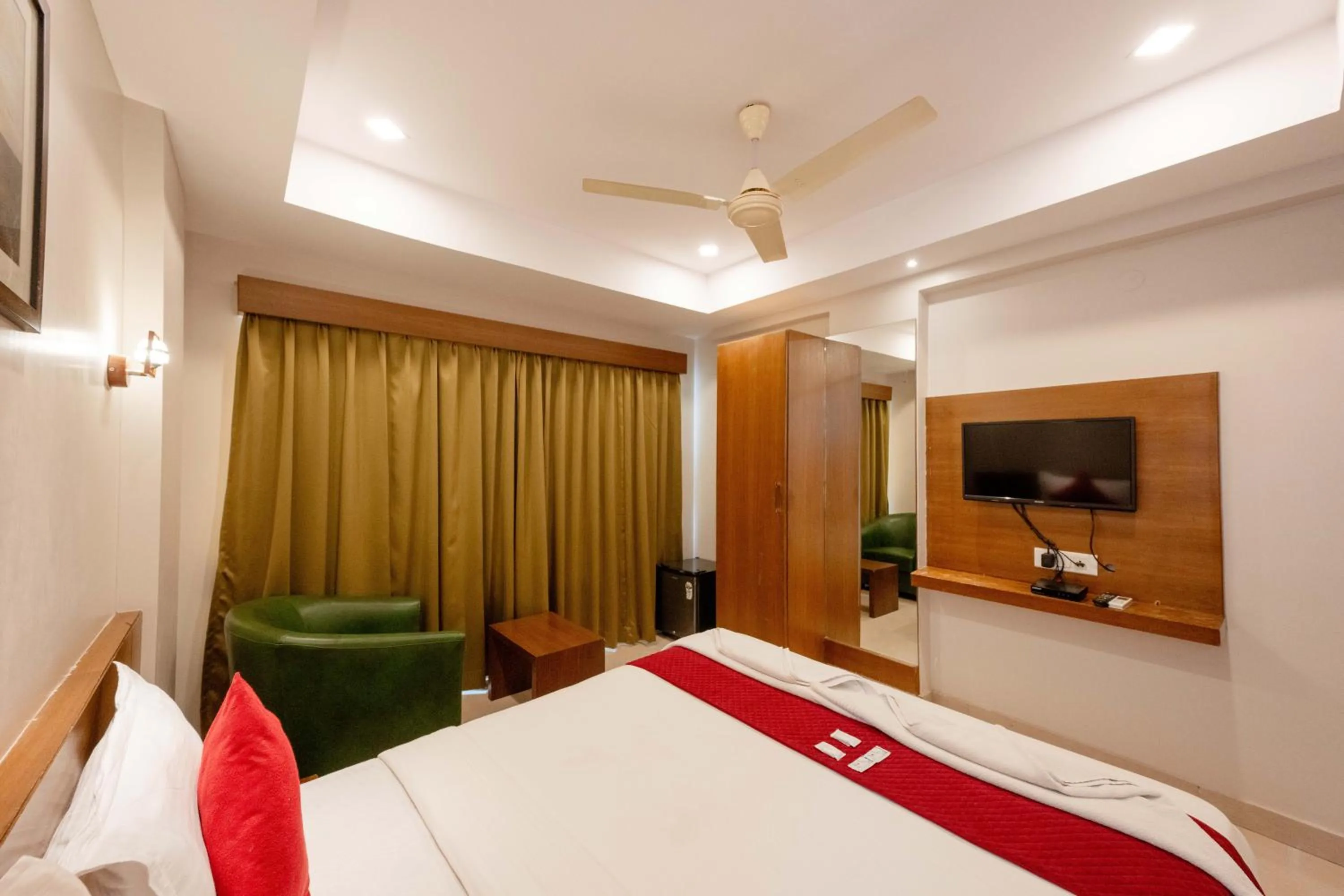 Bedroom, Bed in REGALIA INN &SUITES