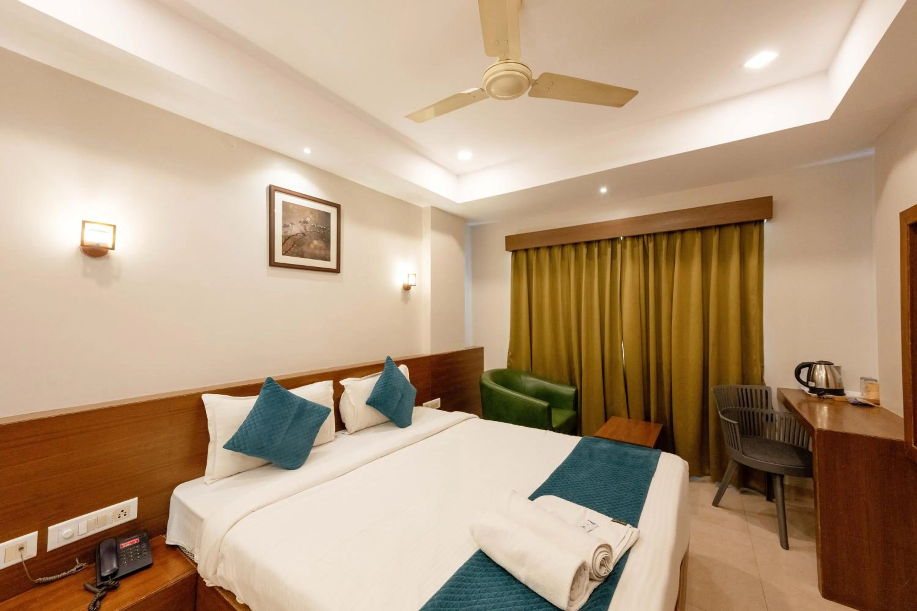 Bed in REGALIA INN &SUITES