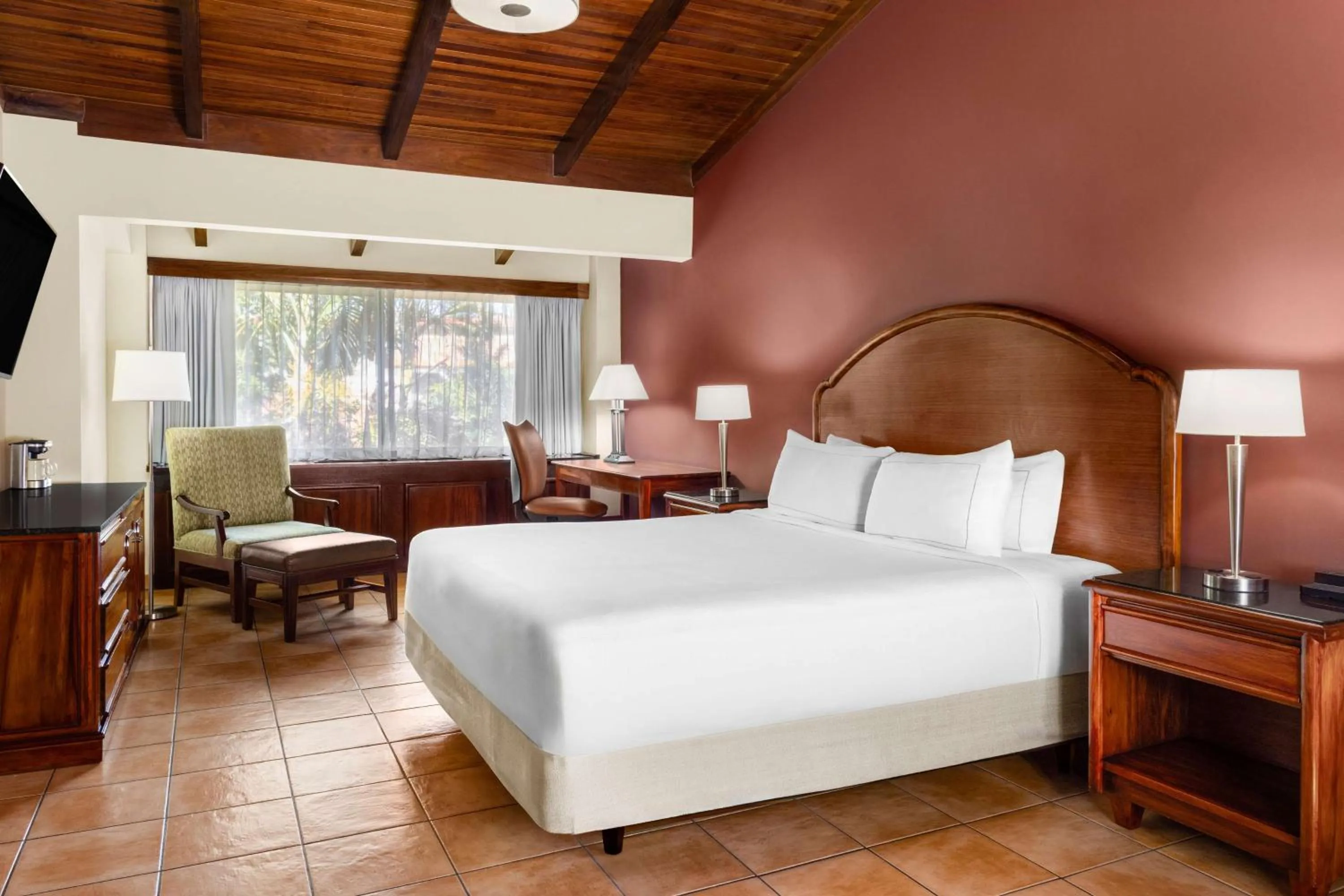 Bed in Hilton Cariari DoubleTree San Jose - Costa Rica