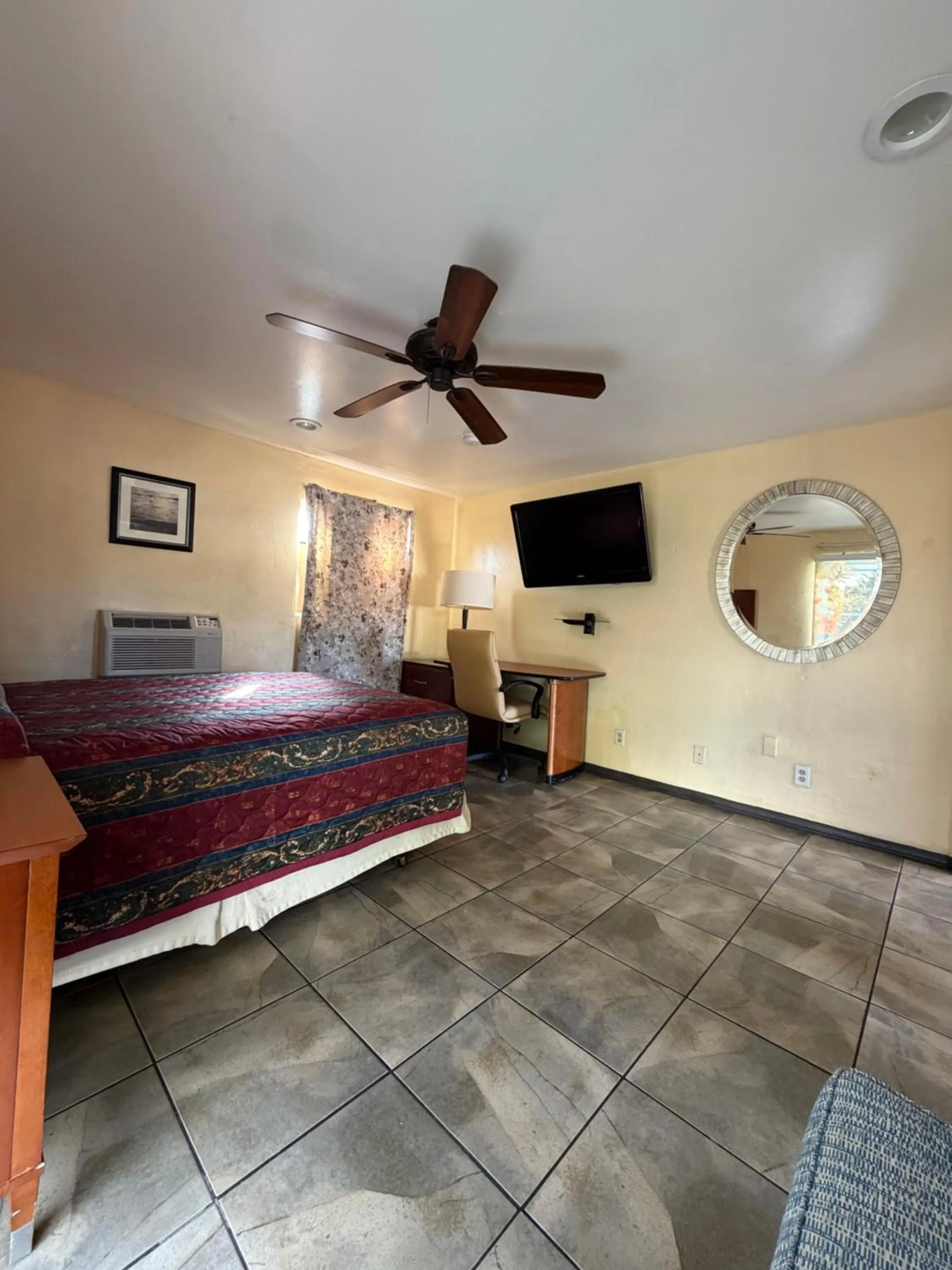 Bed in Mission Bell Motel