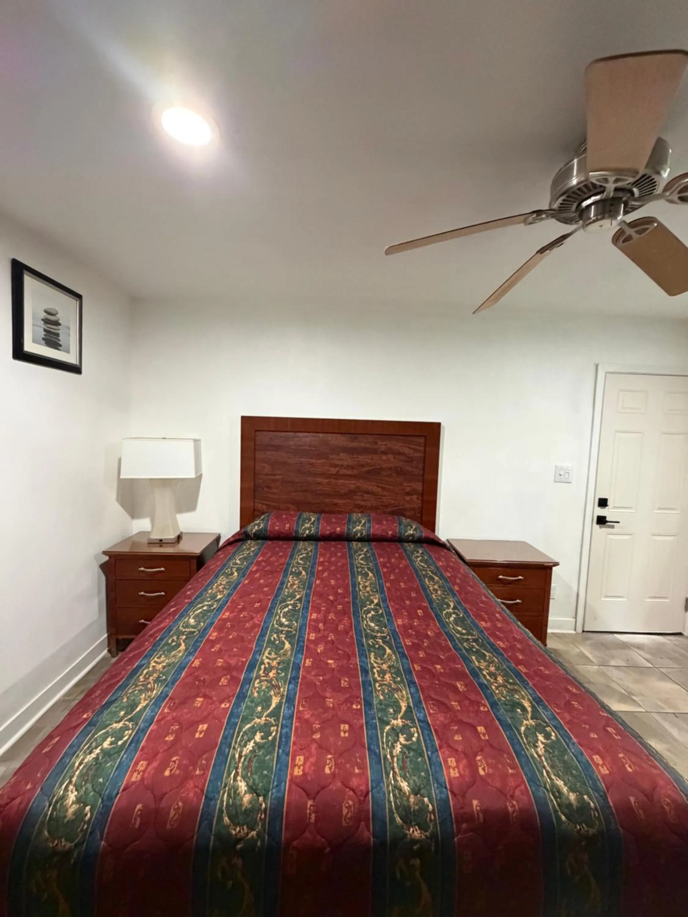 Bed in Mission Bell Motel