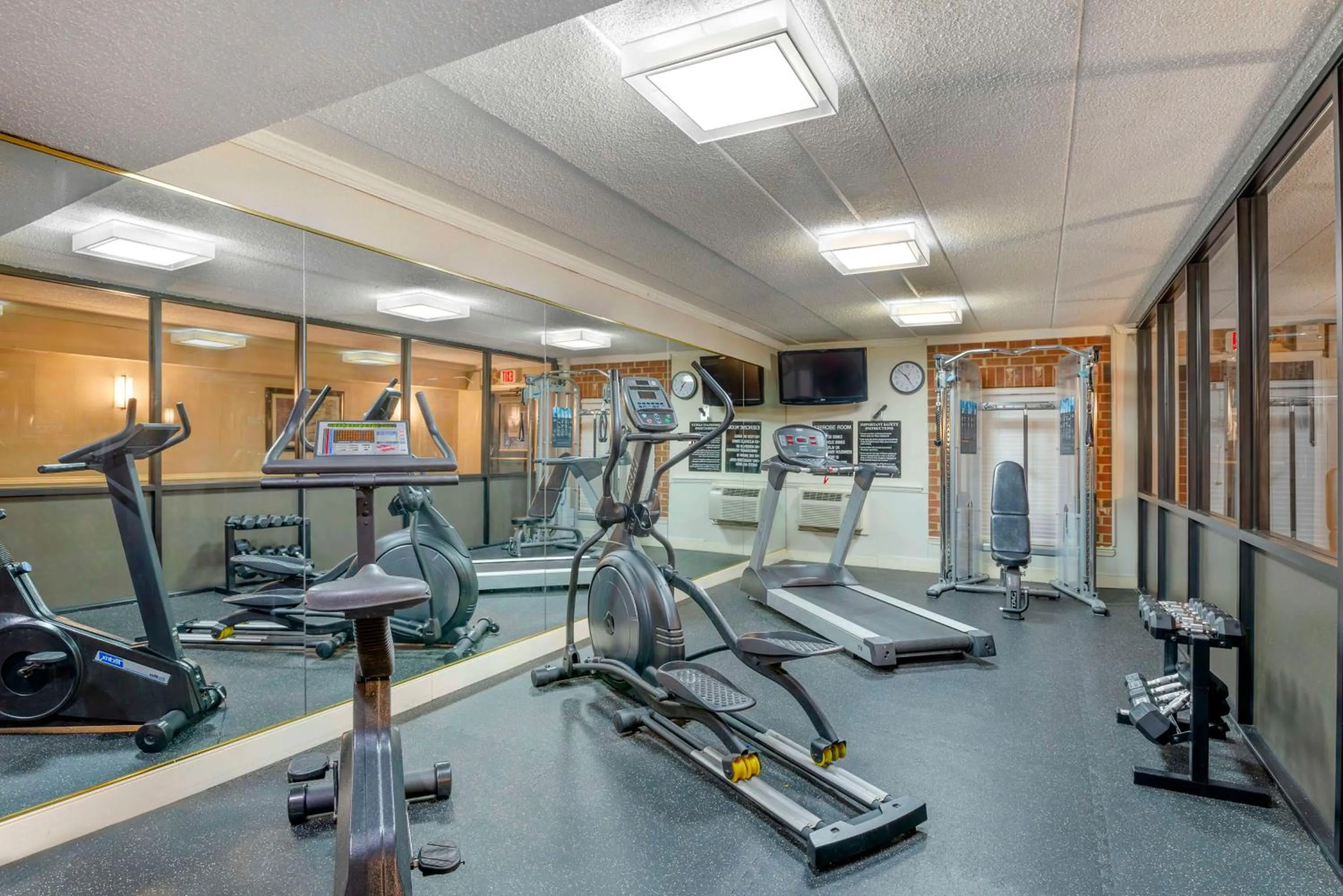 Fitness centre/facilities in Best Western PLUS Governor's Inn Richmond