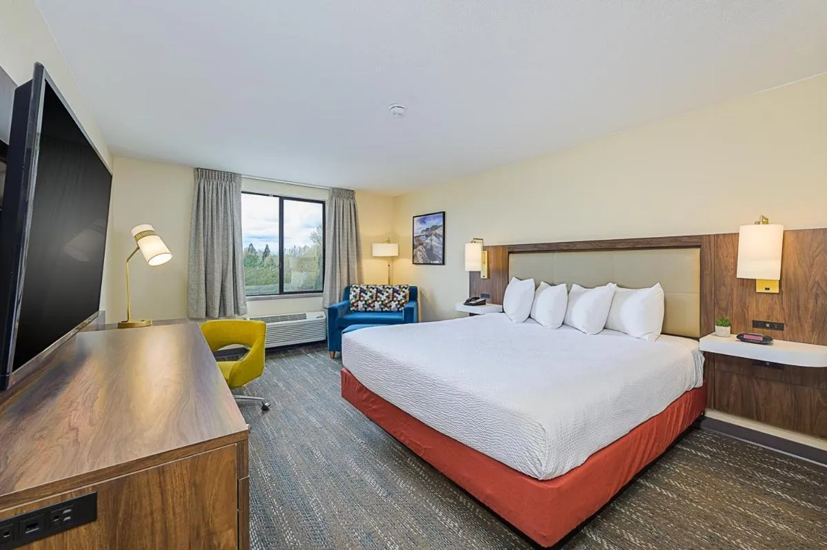 Bedroom, Bed in The Portlander Inn and Marketplace