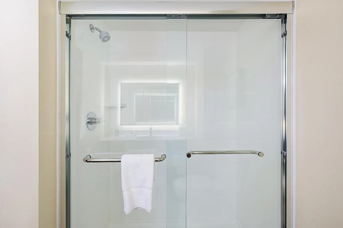 Shower in The Portlander Inn and Marketplace