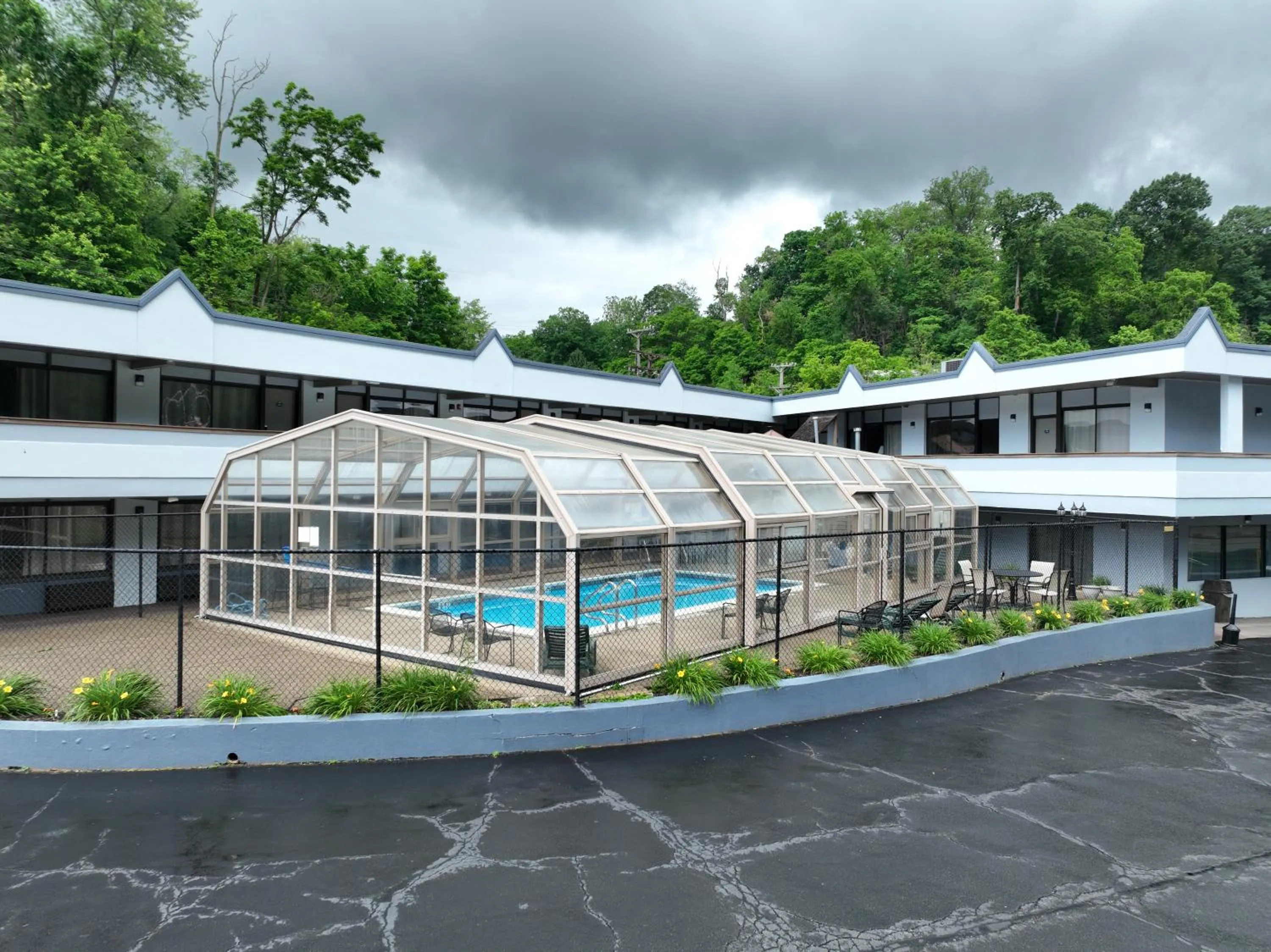 Swimming pool in Days Inn by Wyndham Pittsburgh
