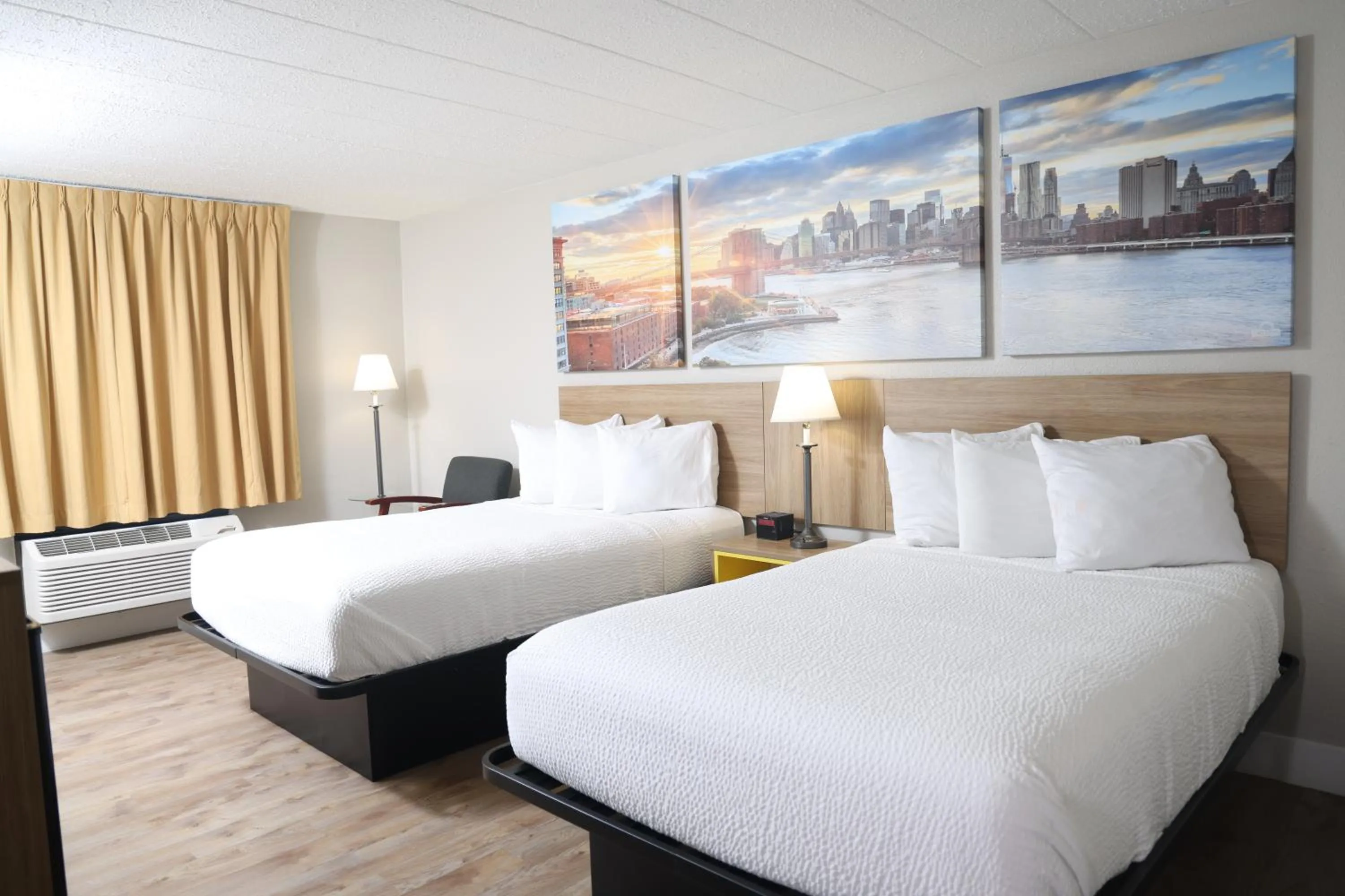 Bed in Days Inn by Wyndham Pittsburgh