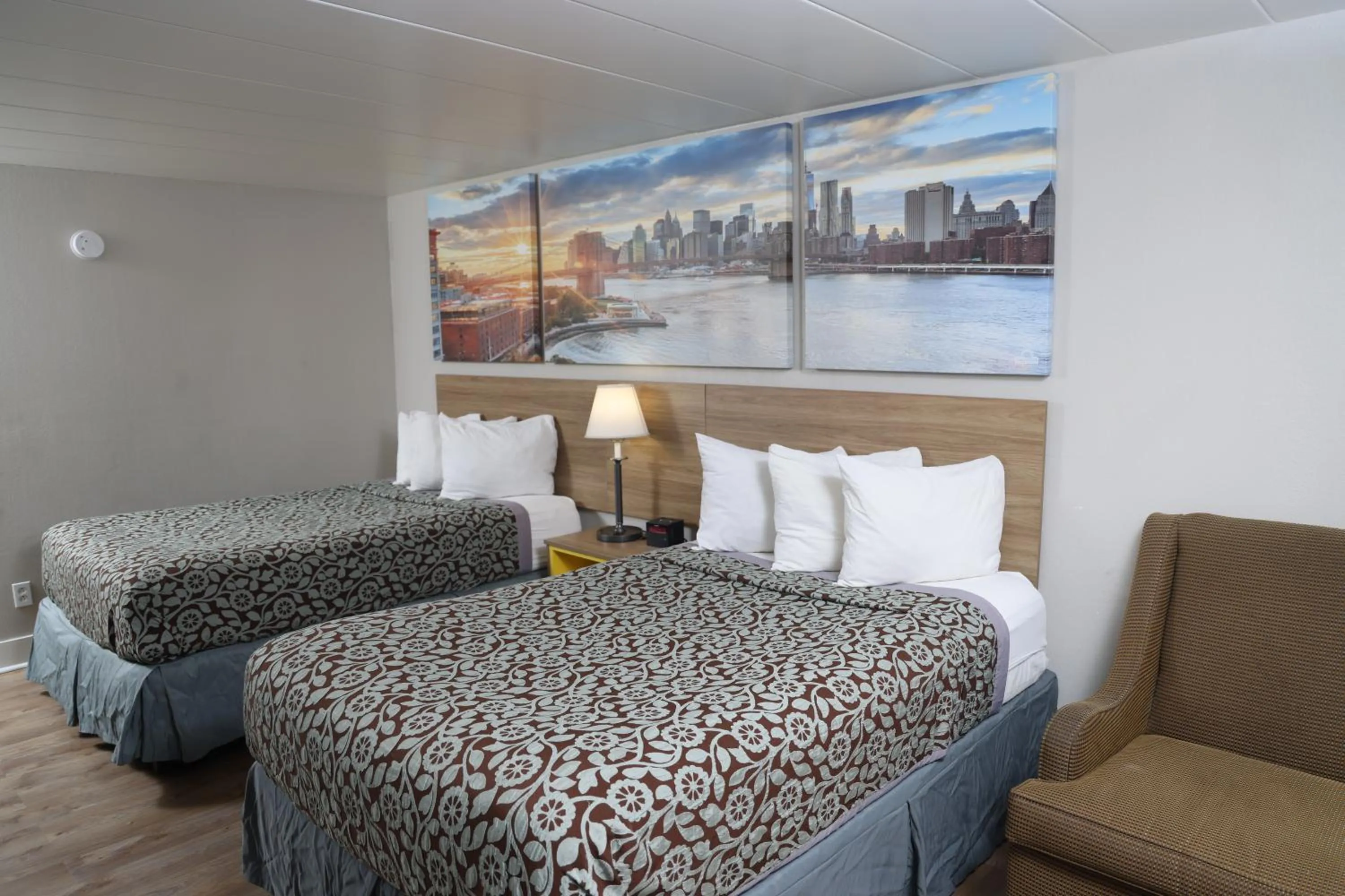 Bed in Days Inn by Wyndham Pittsburgh