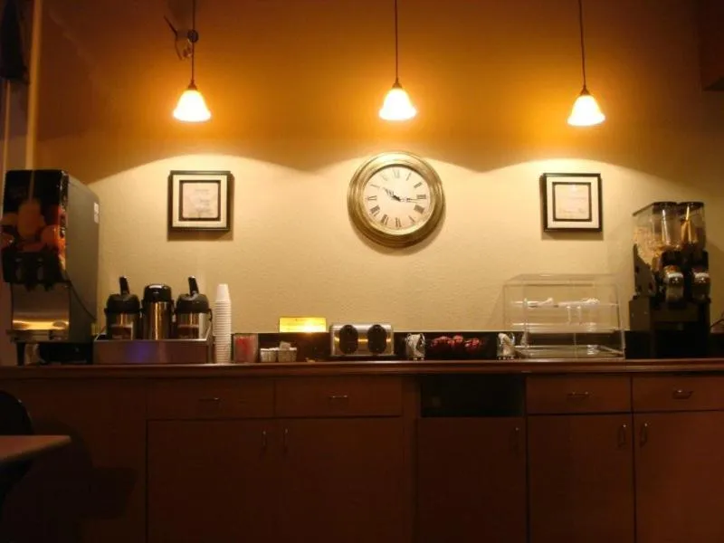 Coffee/tea facilities in Cedars Inn Lewiston