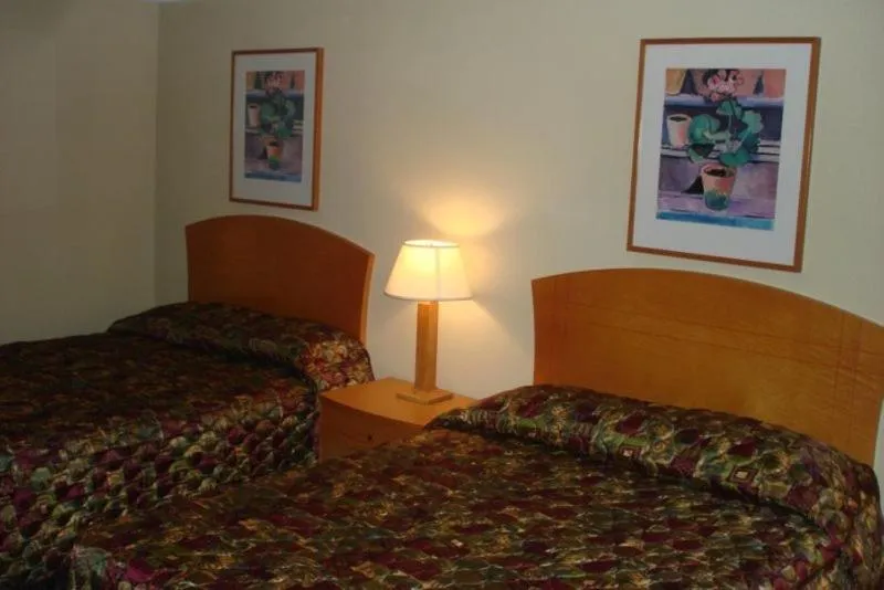 Bed in Cedars Inn Lewiston