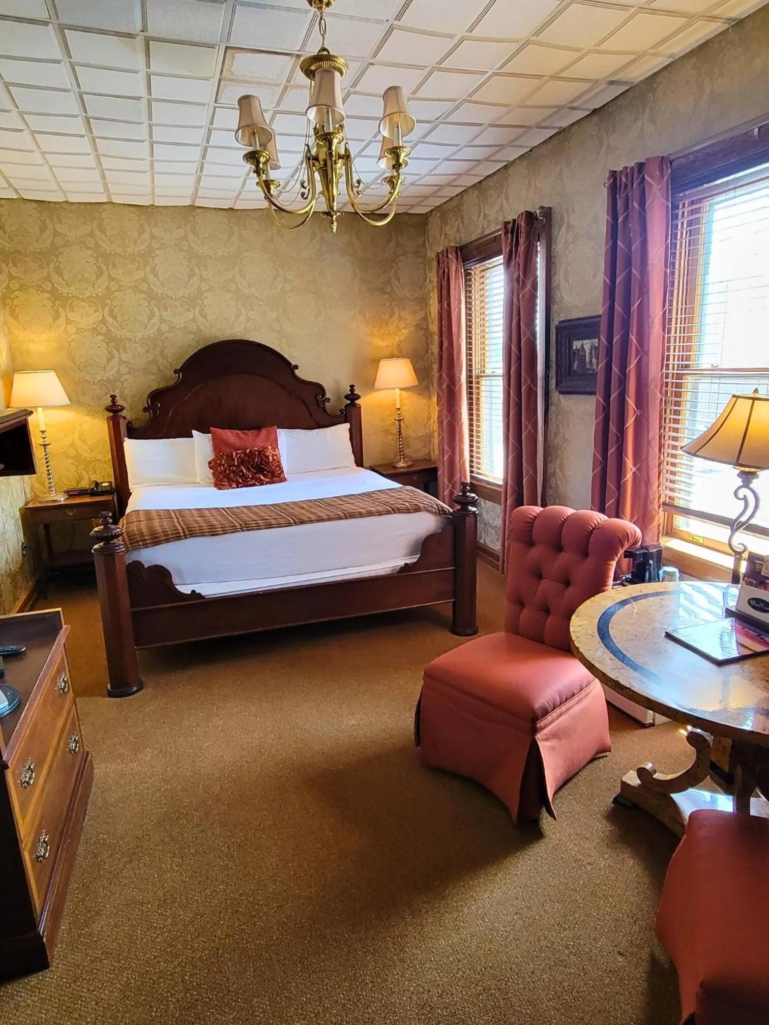 Photo of the whole room, Bed in Altland House Inn & Suites