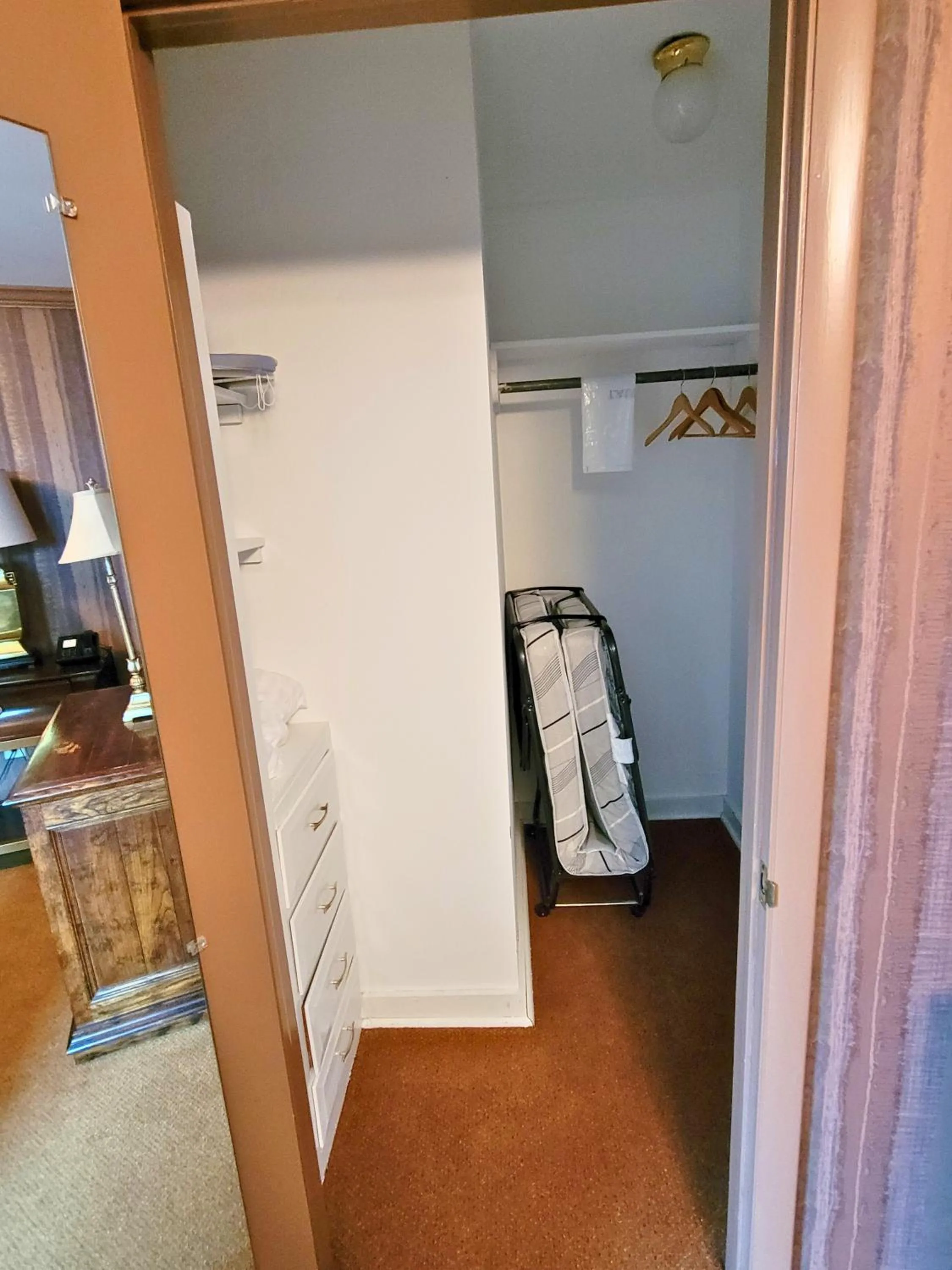 cot, Bed in Altland House Inn & Suites