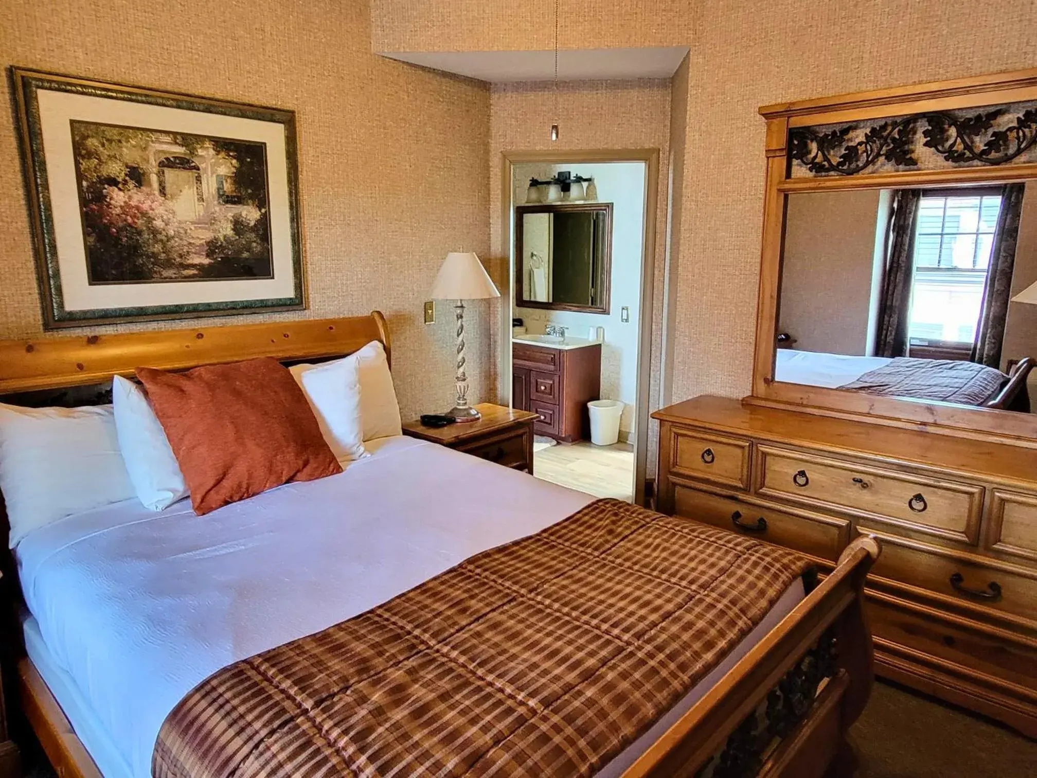 Deluxe Suite in Altland House Inn & Suites Deluxe Suite in Altland House Inn & Suites