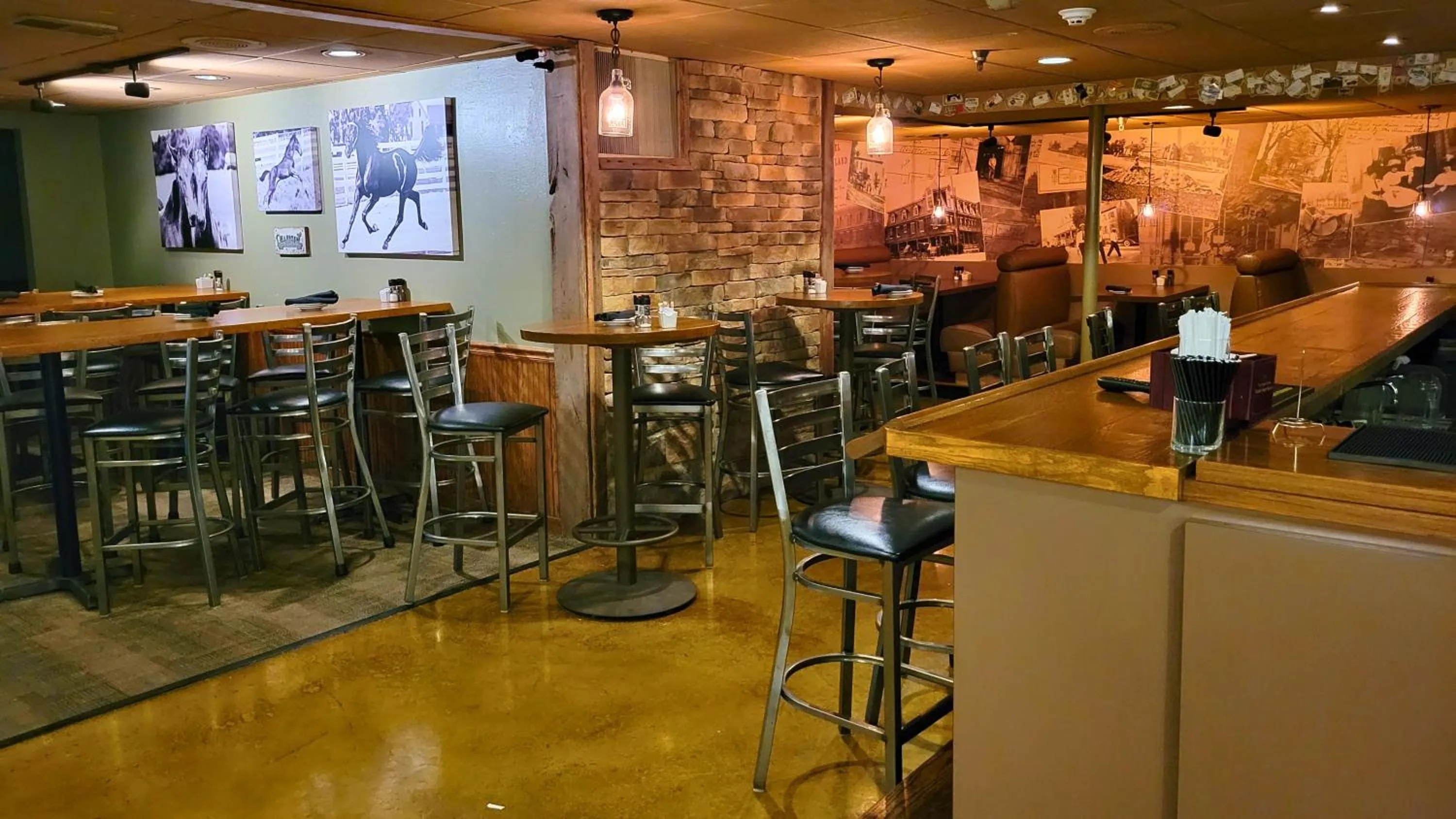 Restaurant/places to eat in Altland House Inn & Suites