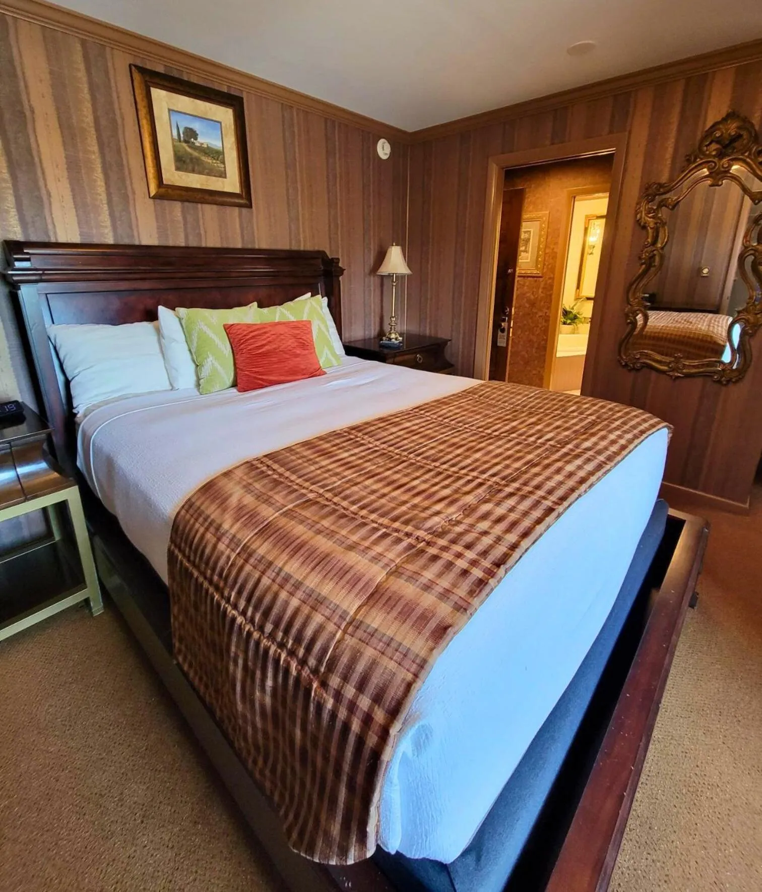 Bed in Altland House Inn & Suites