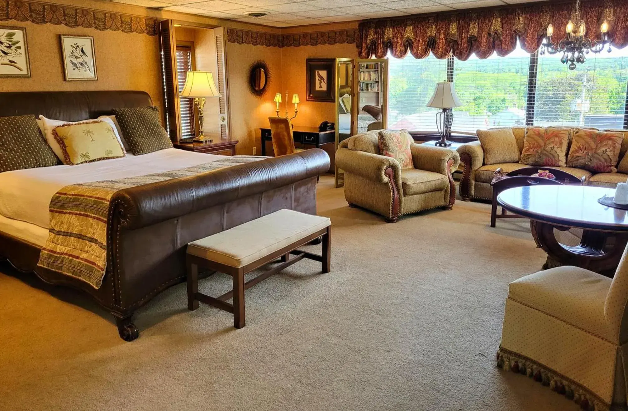 Executive Suite in Altland House Inn & Suites Executive Suite in Altland House Inn & Suites