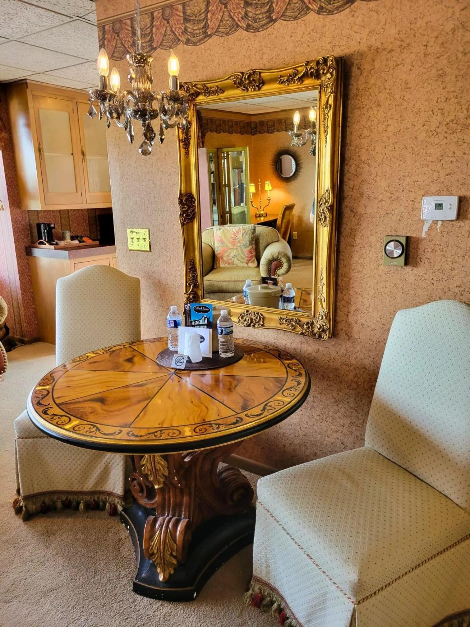 Seating area in Altland House Inn & Suites