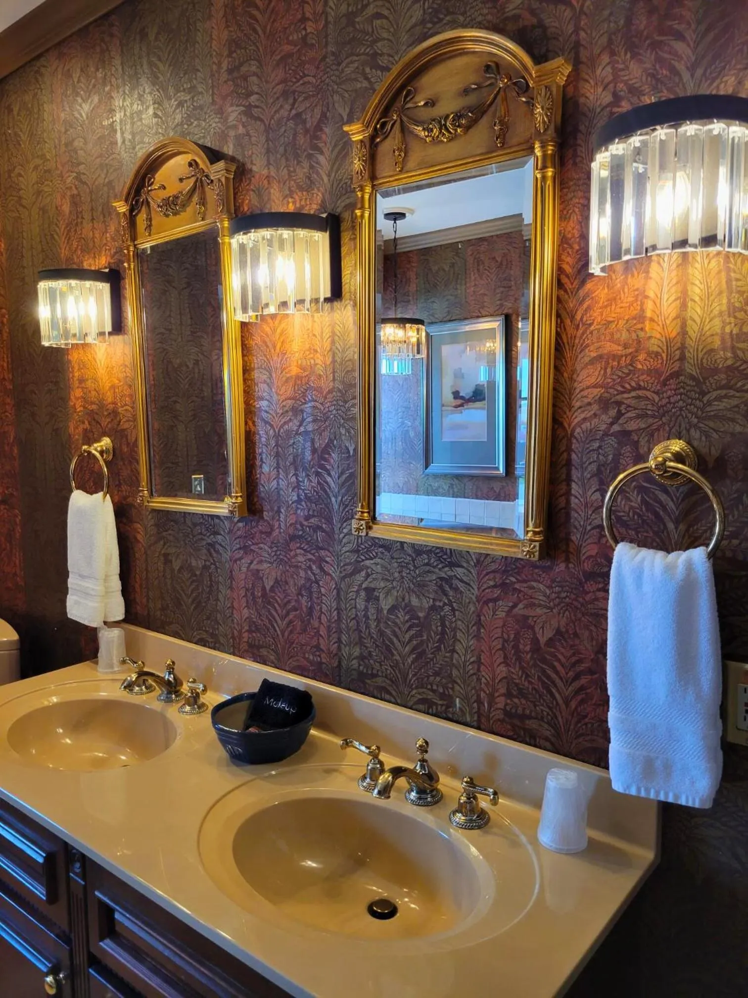 Bathroom in Altland House Inn & Suites