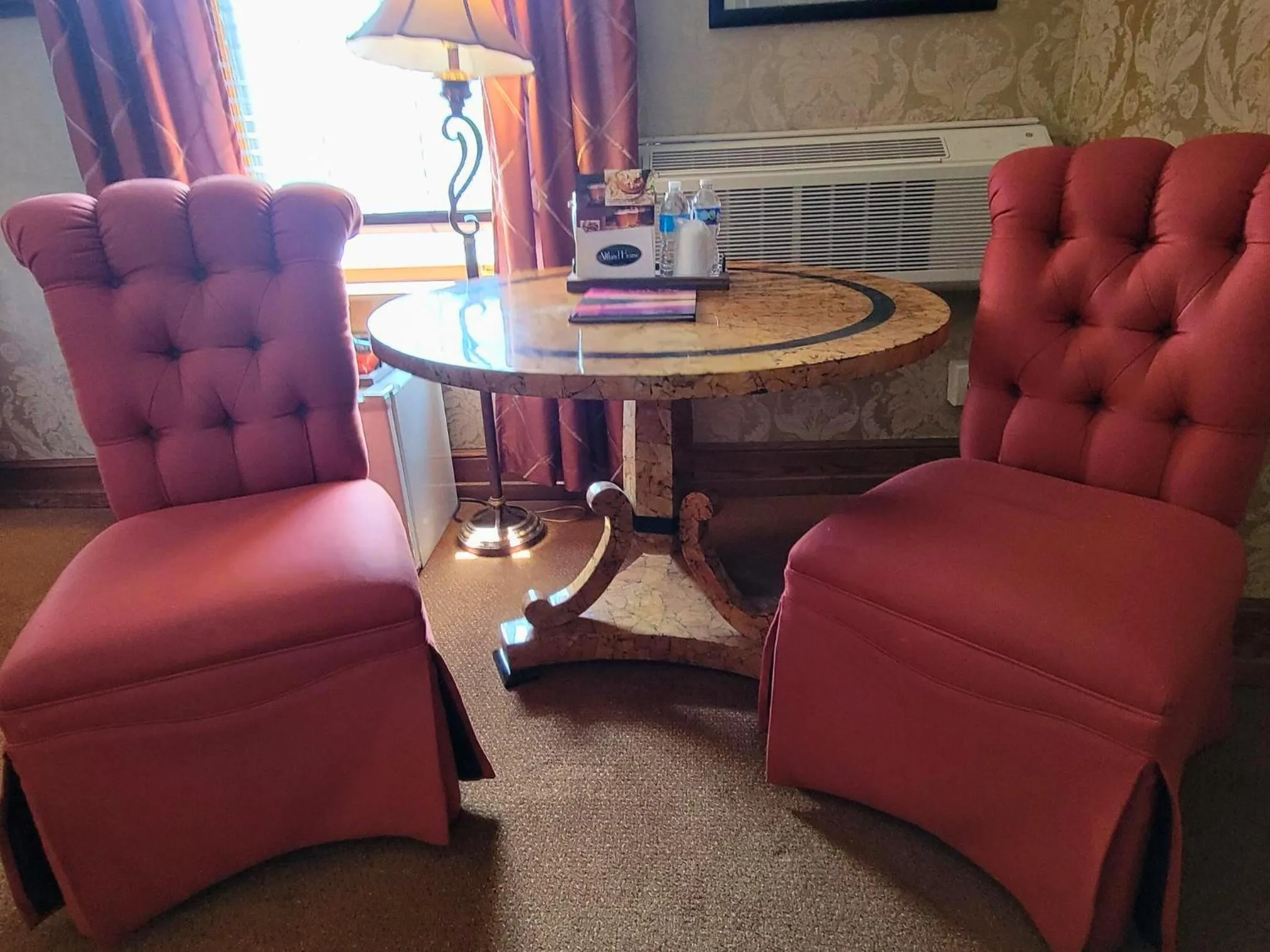 Seating area in Altland House Inn & Suites