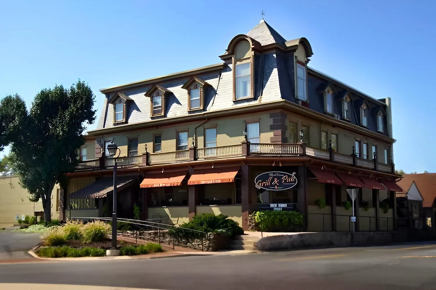 Property building in Altland House Inn & Suites