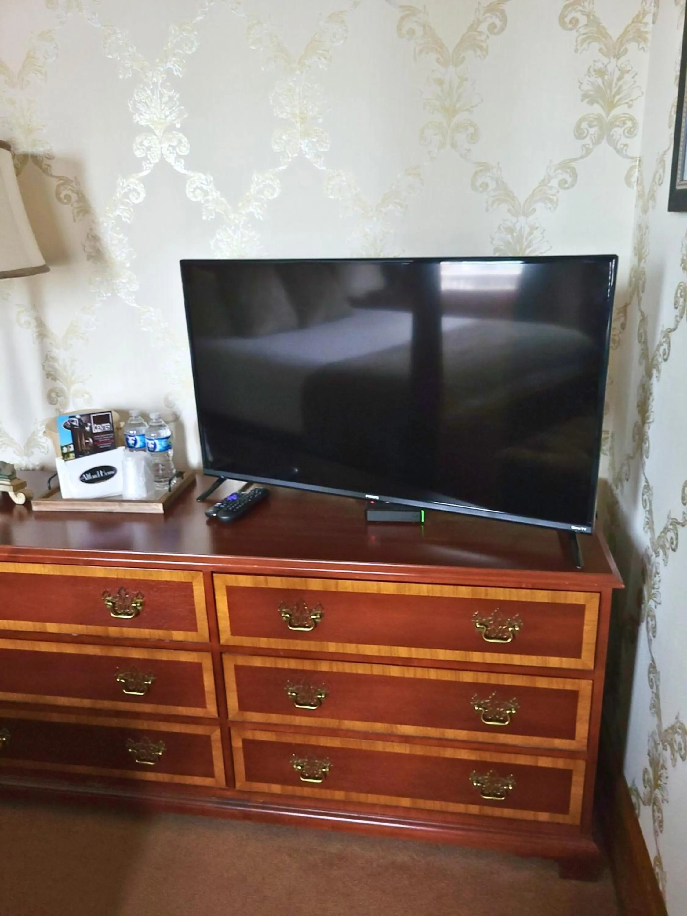 TV and multimedia in Altland House Inn & Suites