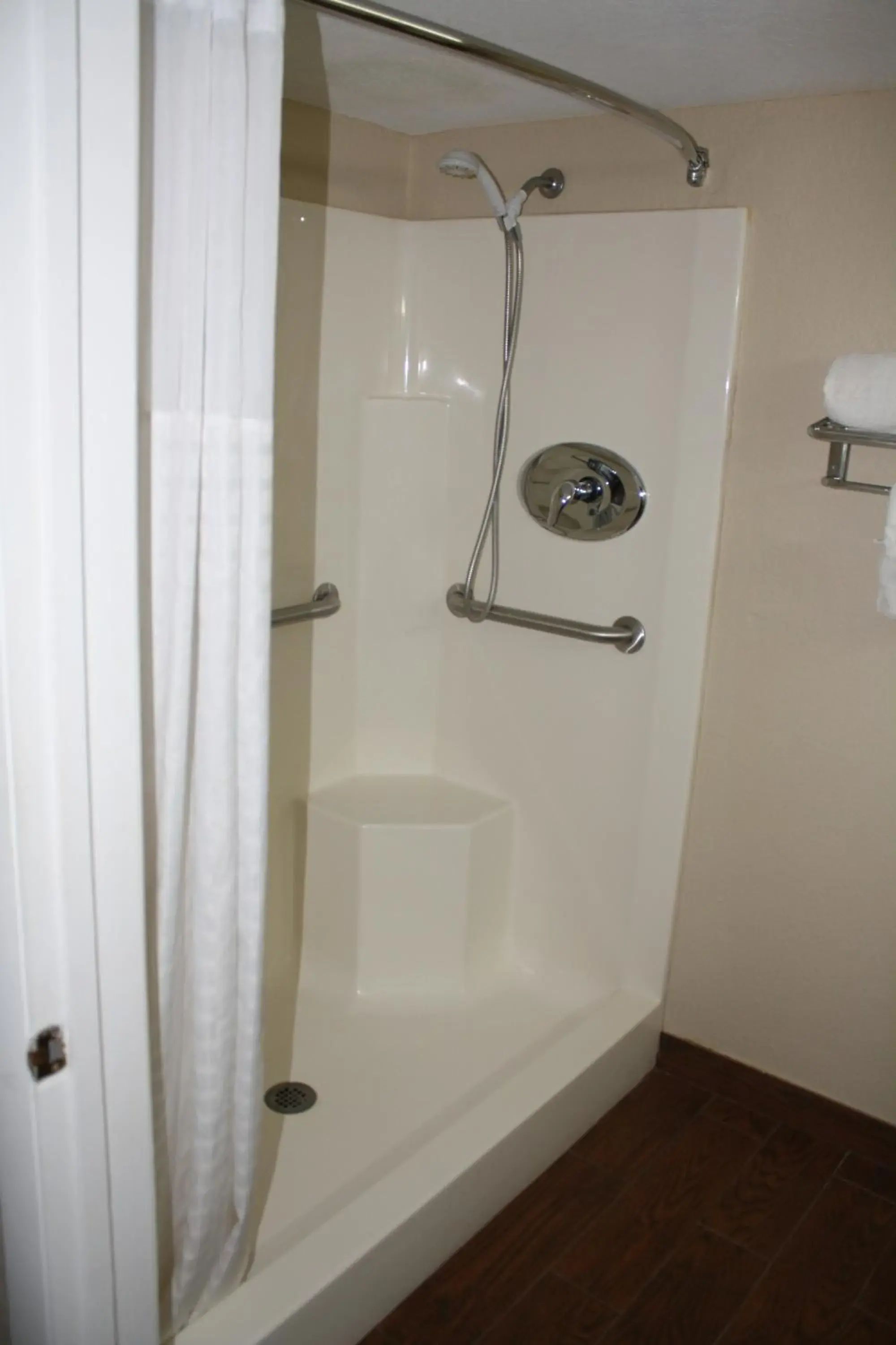 King Room - Accessible/Non-Smoking in Comfort Inn St Petersburg North King Room - Accessible/Non-Smoking in Comfort Inn St Petersburg North