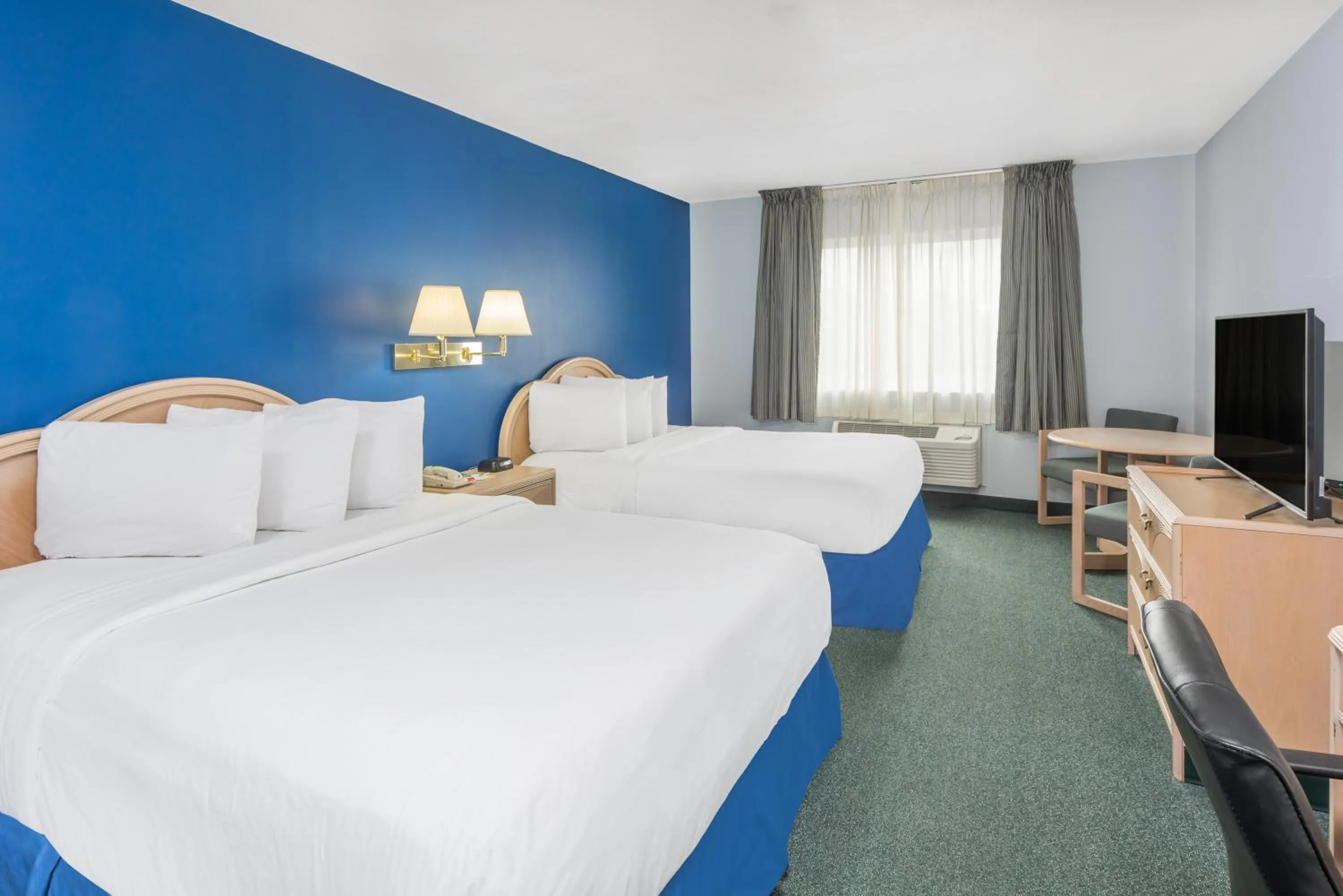 Bedroom, Bed in Days Inn by Wyndham Osage Beach Lake of the Ozarks