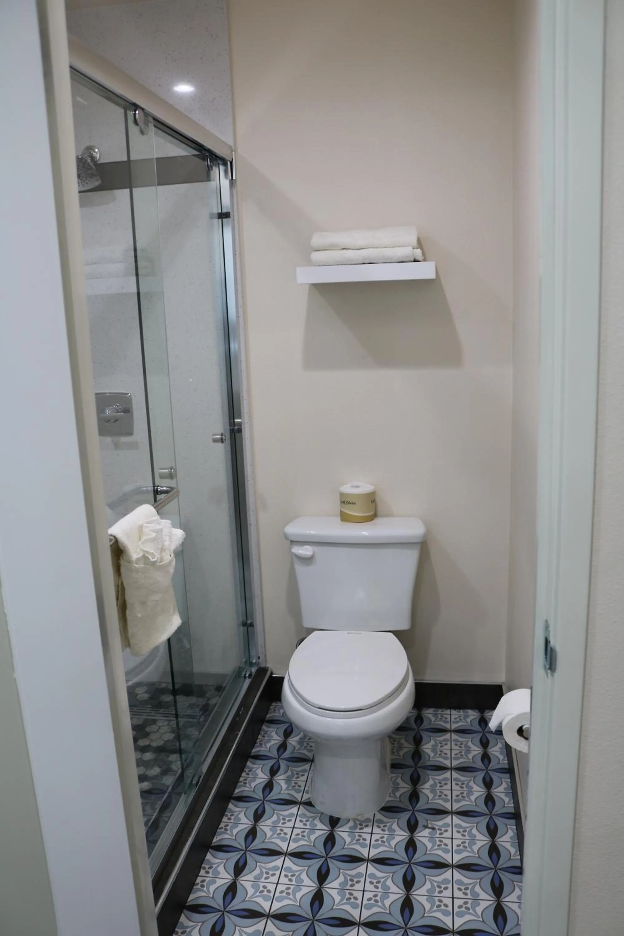 Bathroom in Motel 6 Vallejo, CA - Napa Valley