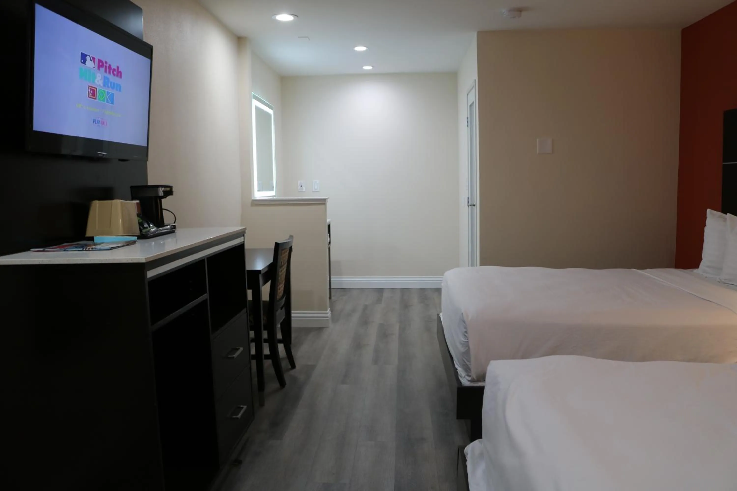 Photo of the whole room, Bed in Motel 6 Vallejo, CA - Napa Valley