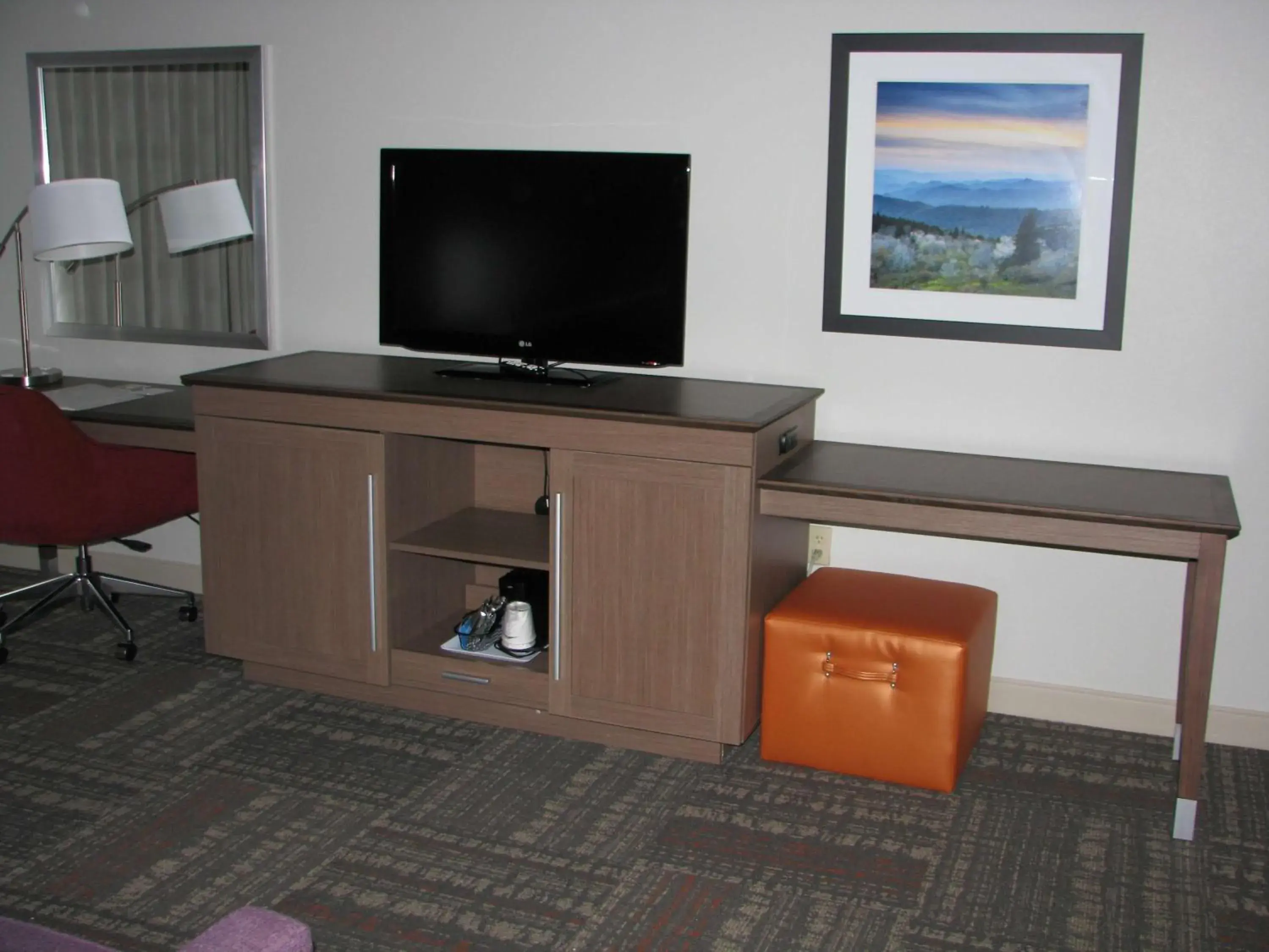 One-Bedroom King Suite with Whirlpool - single occupancy - Non-Smoking in Hampton Inn Sevierville One-Bedroom King Suite with Whirlpool - single occupancy - Non-Smoking in Hampton Inn Sevierville