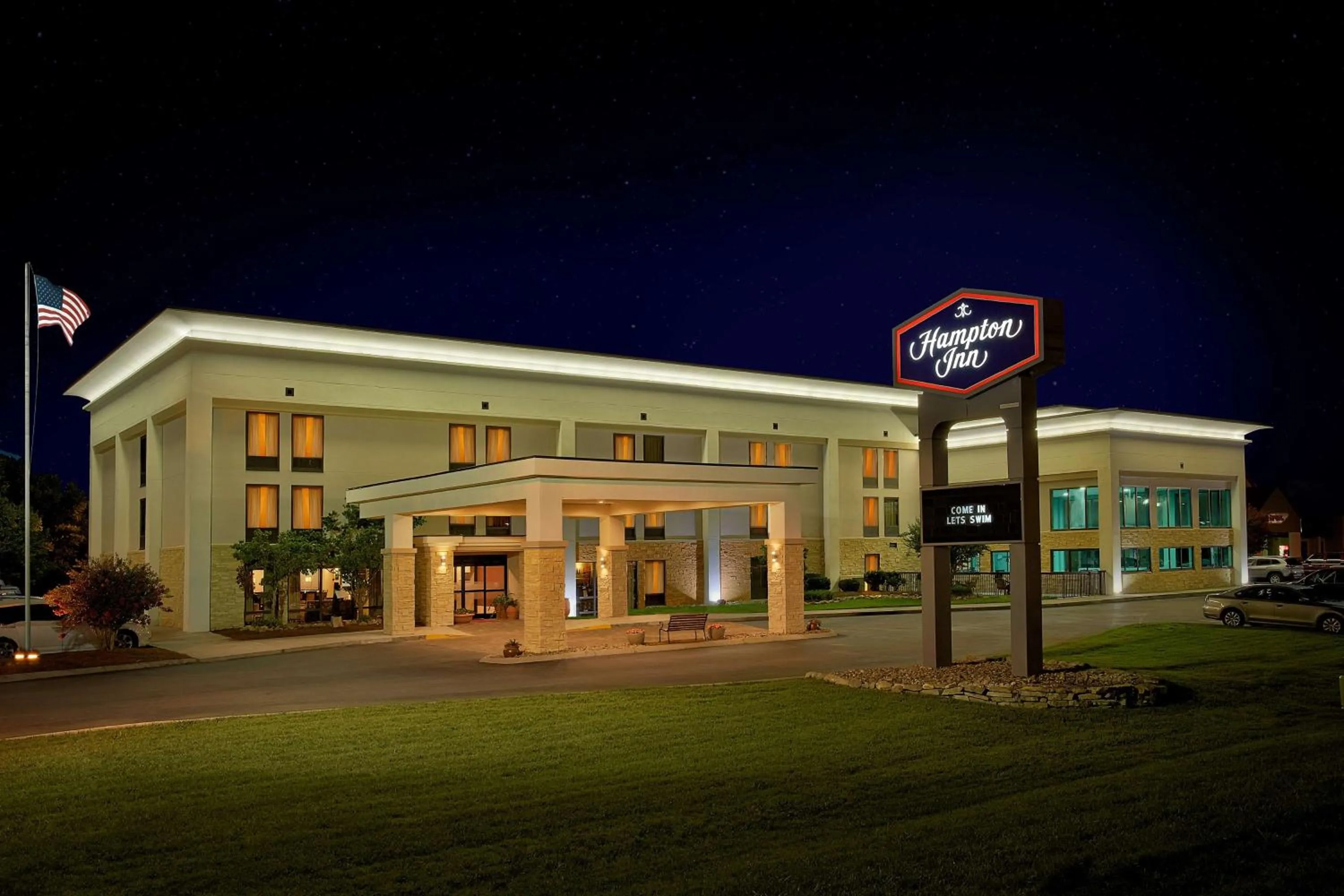 Property building in Hampton Inn Sevierville