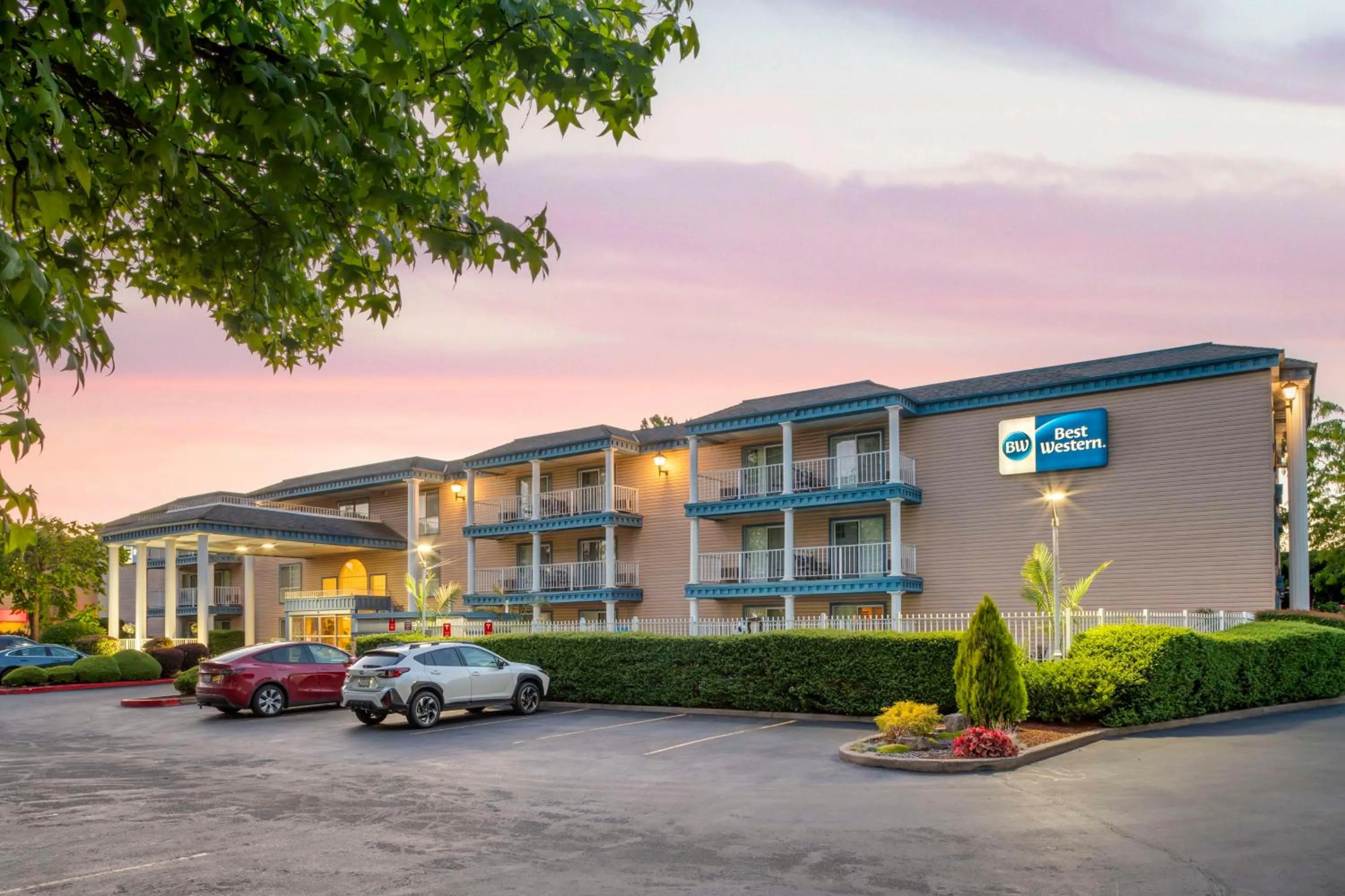 Property building in Best Western Corvallis