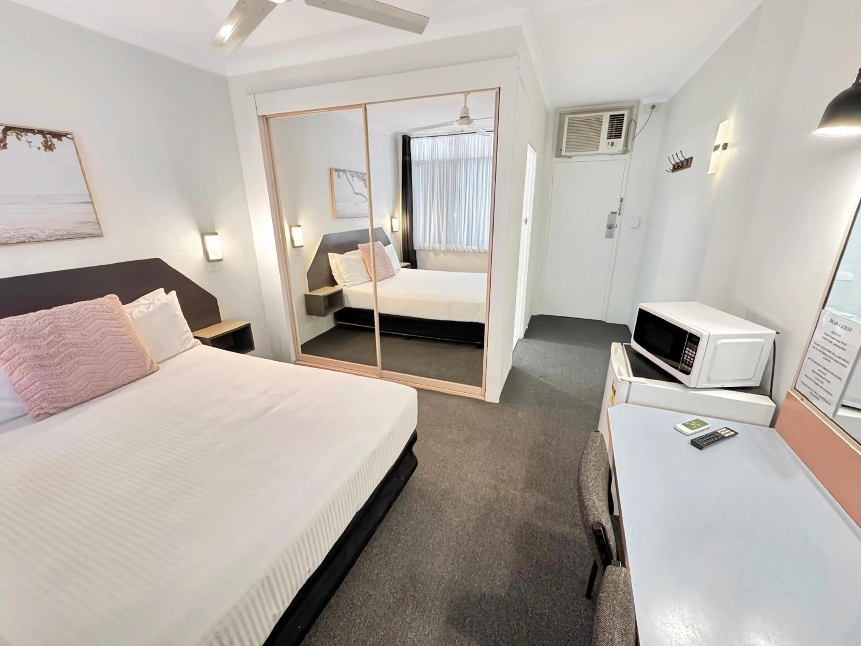 Bed in Golden Sands Motor Inn